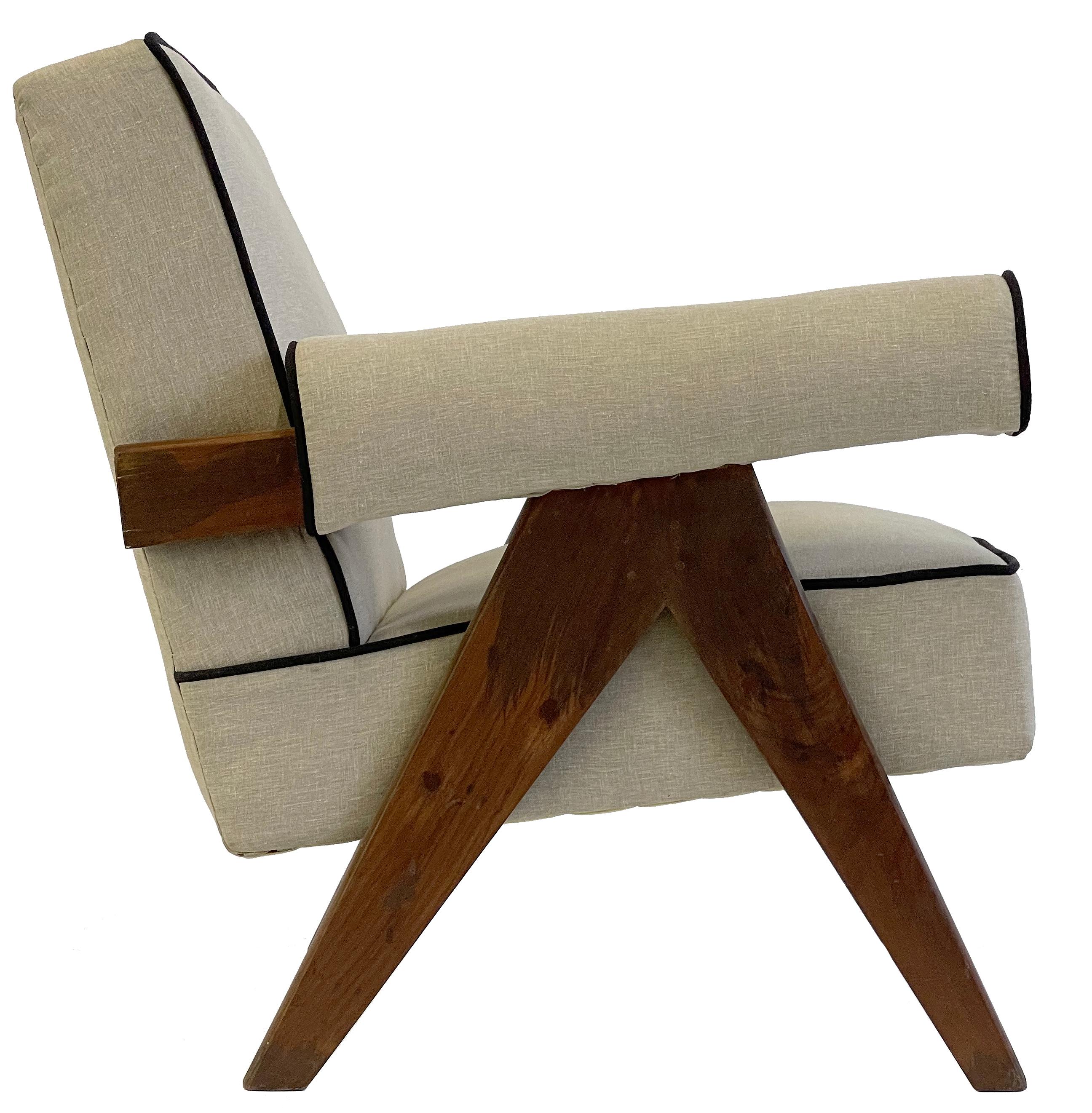 Pierre Jeanneret PJ-SI-32-A Upholstered Easy Armchair For Sale 4
