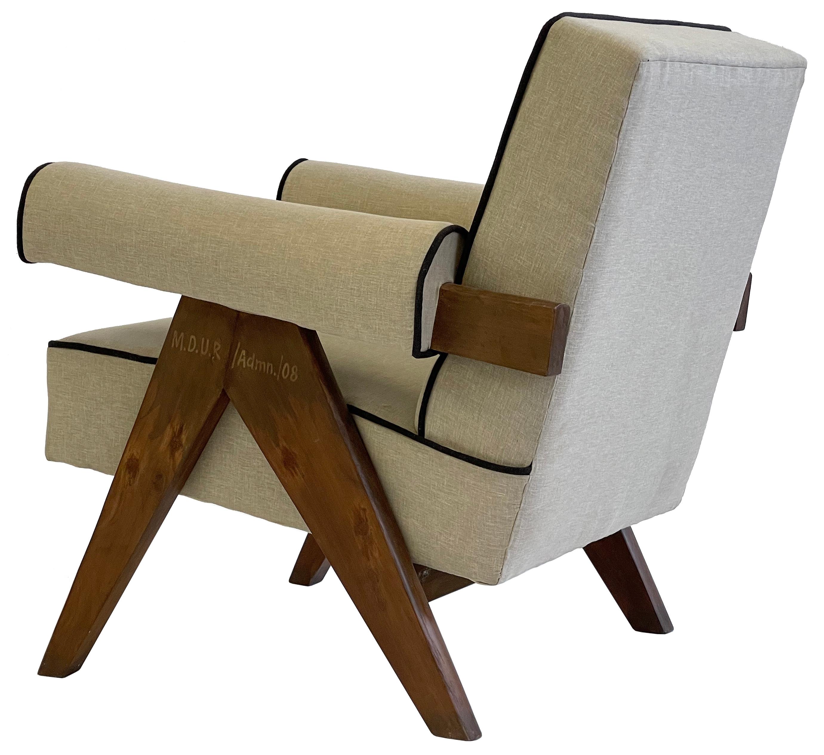 Pierre Jeanneret PJ-SI-32-A Upholstered Easy Armchair For Sale 7