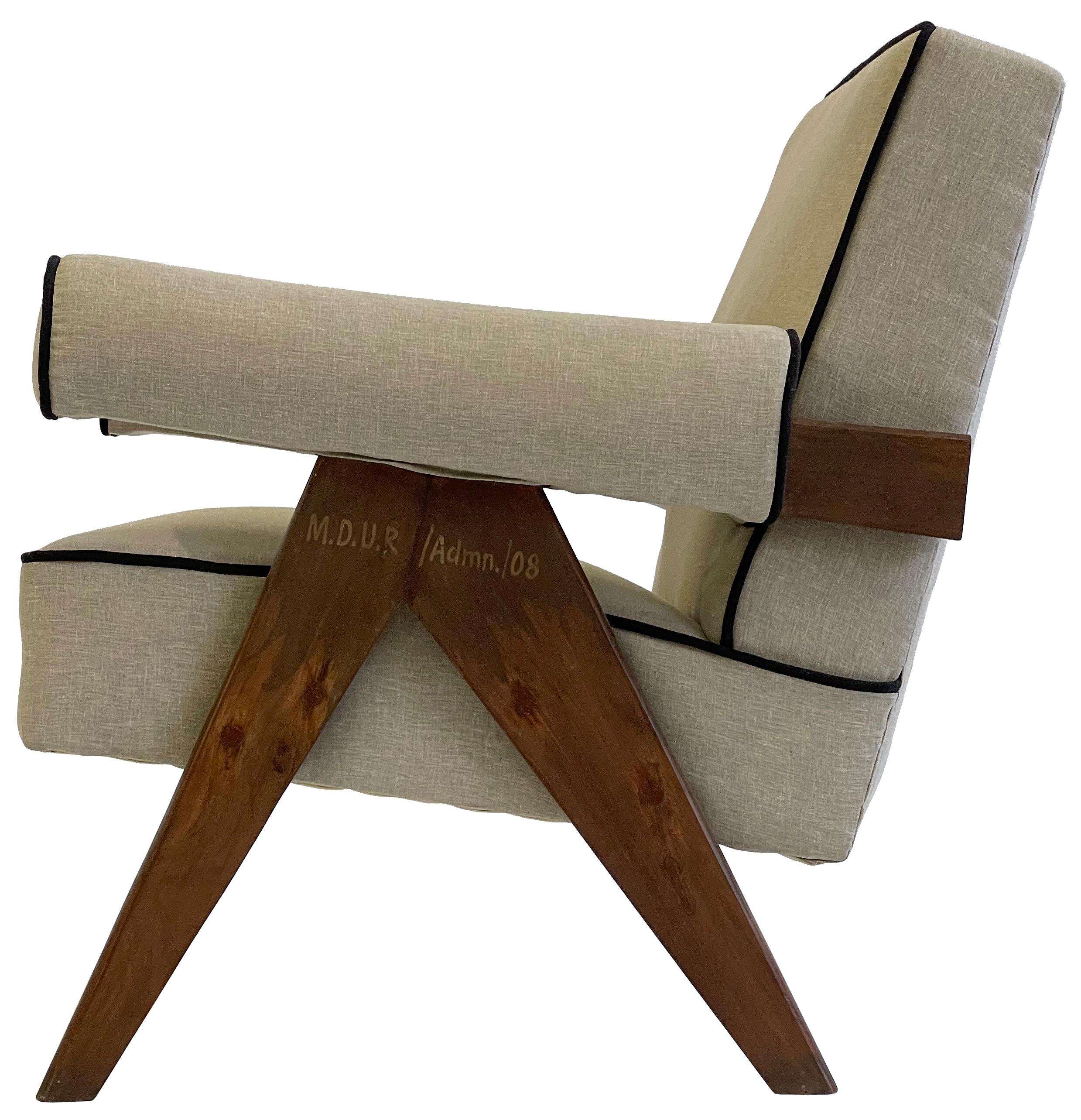 Pierre Jeanneret PJ-SI-32-A Upholstered Easy Armchair For Sale 8