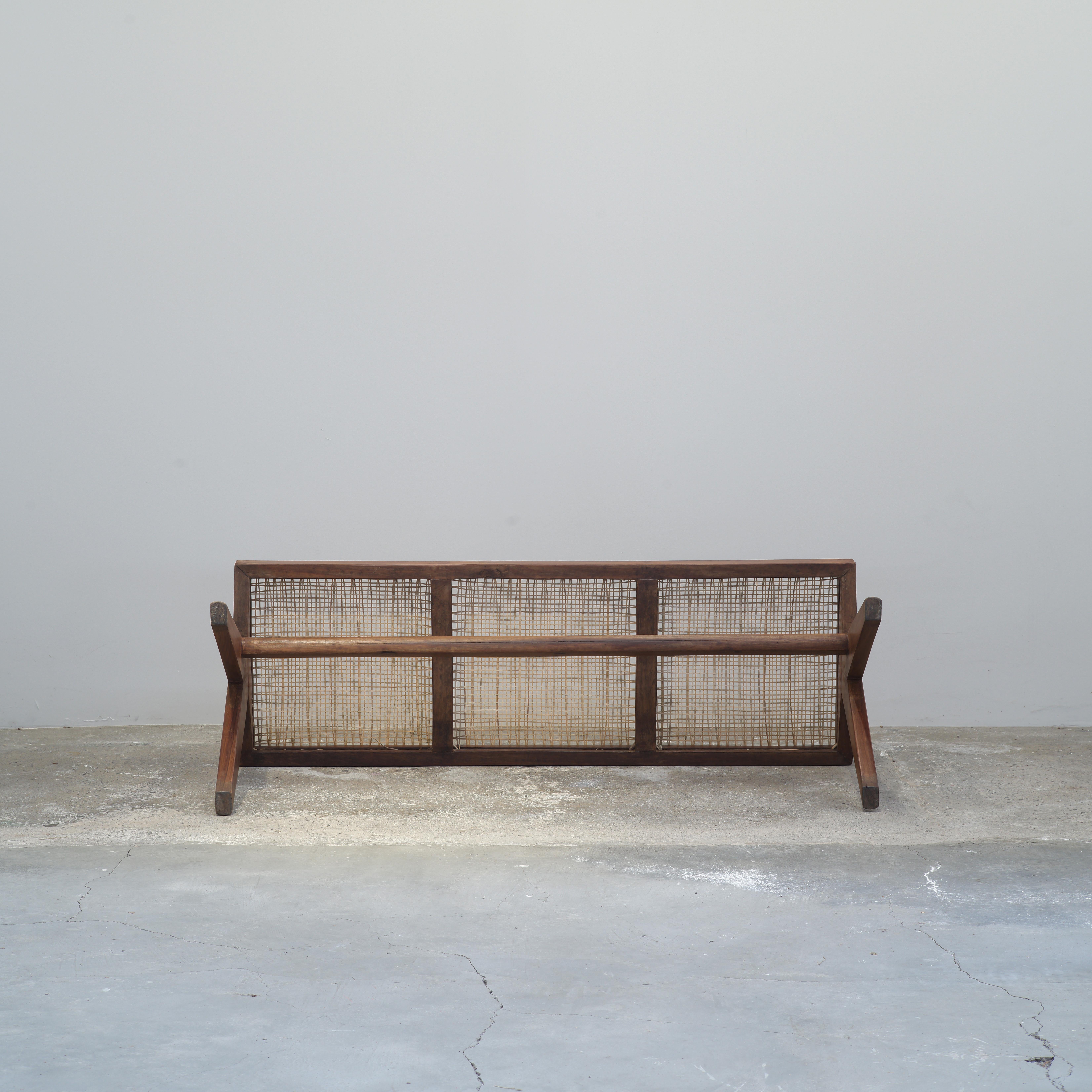Banc en rotin du milieu du siècle dernier Pierre Jeanneret PJ-SI-33-C en vente 3
