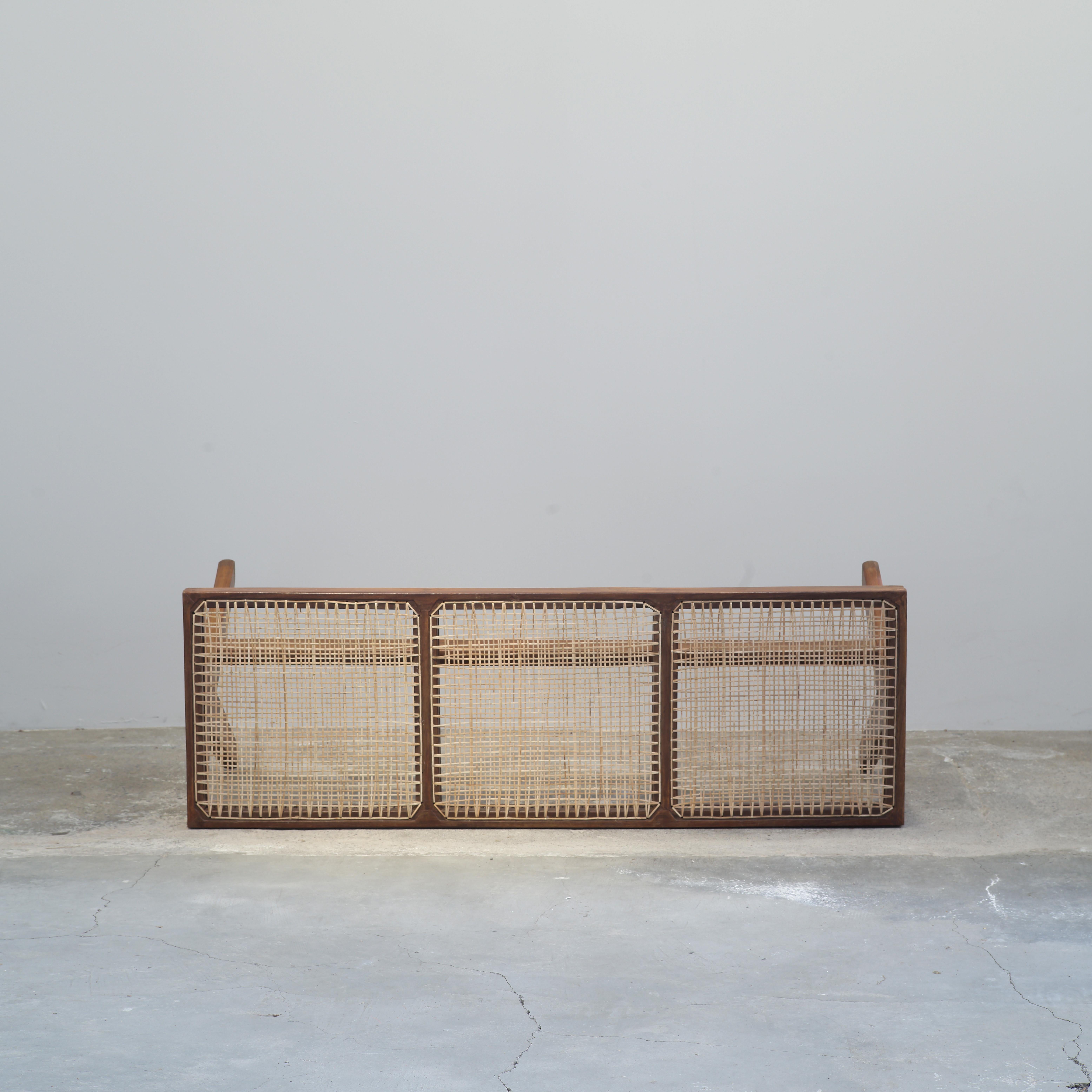 Banc en rotin du milieu du siècle dernier Pierre Jeanneret PJ-SI-33-C en vente 4