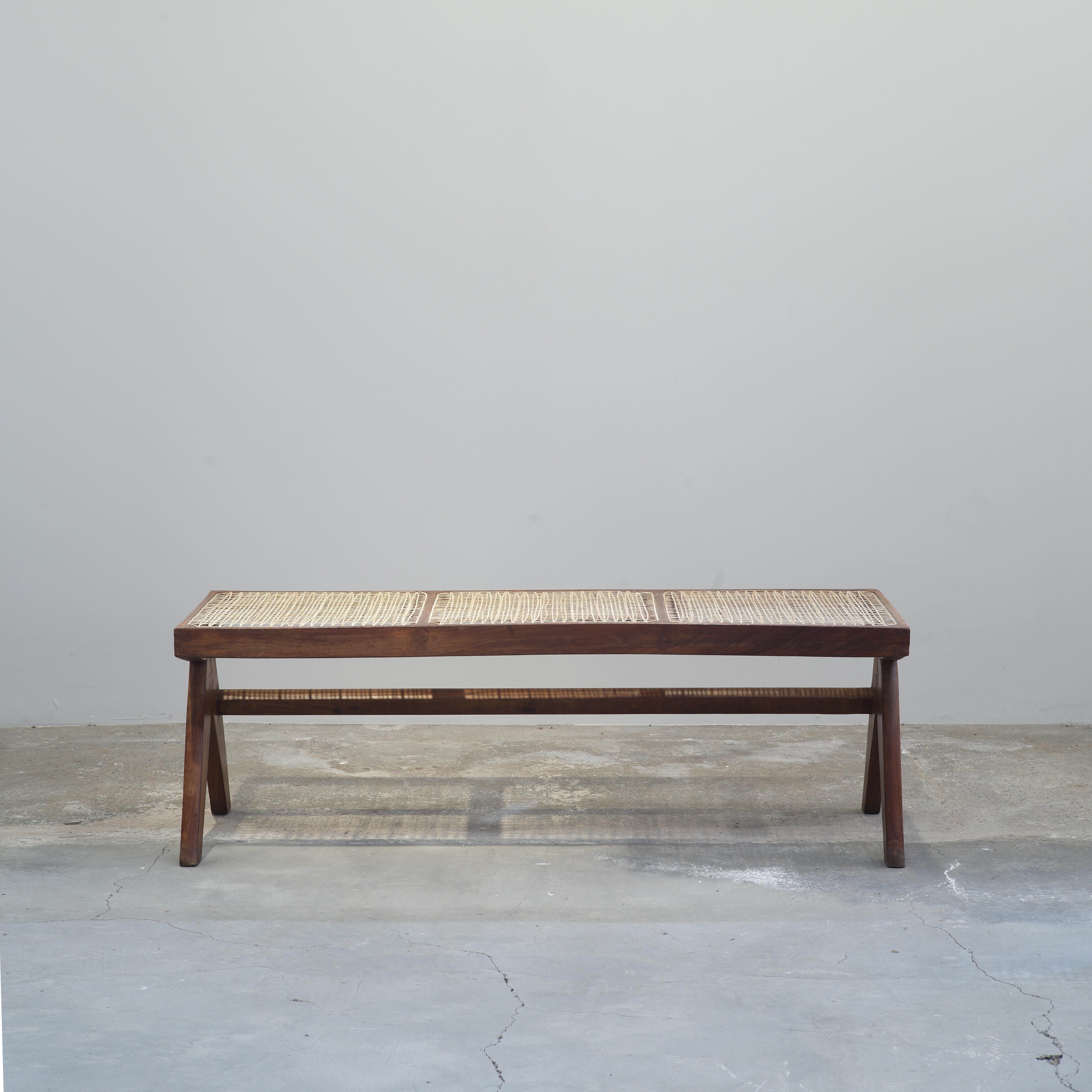 Banc en rotin du milieu du siècle dernier Pierre Jeanneret PJ-SI-33-C Bon état - En vente à Zürich, CH