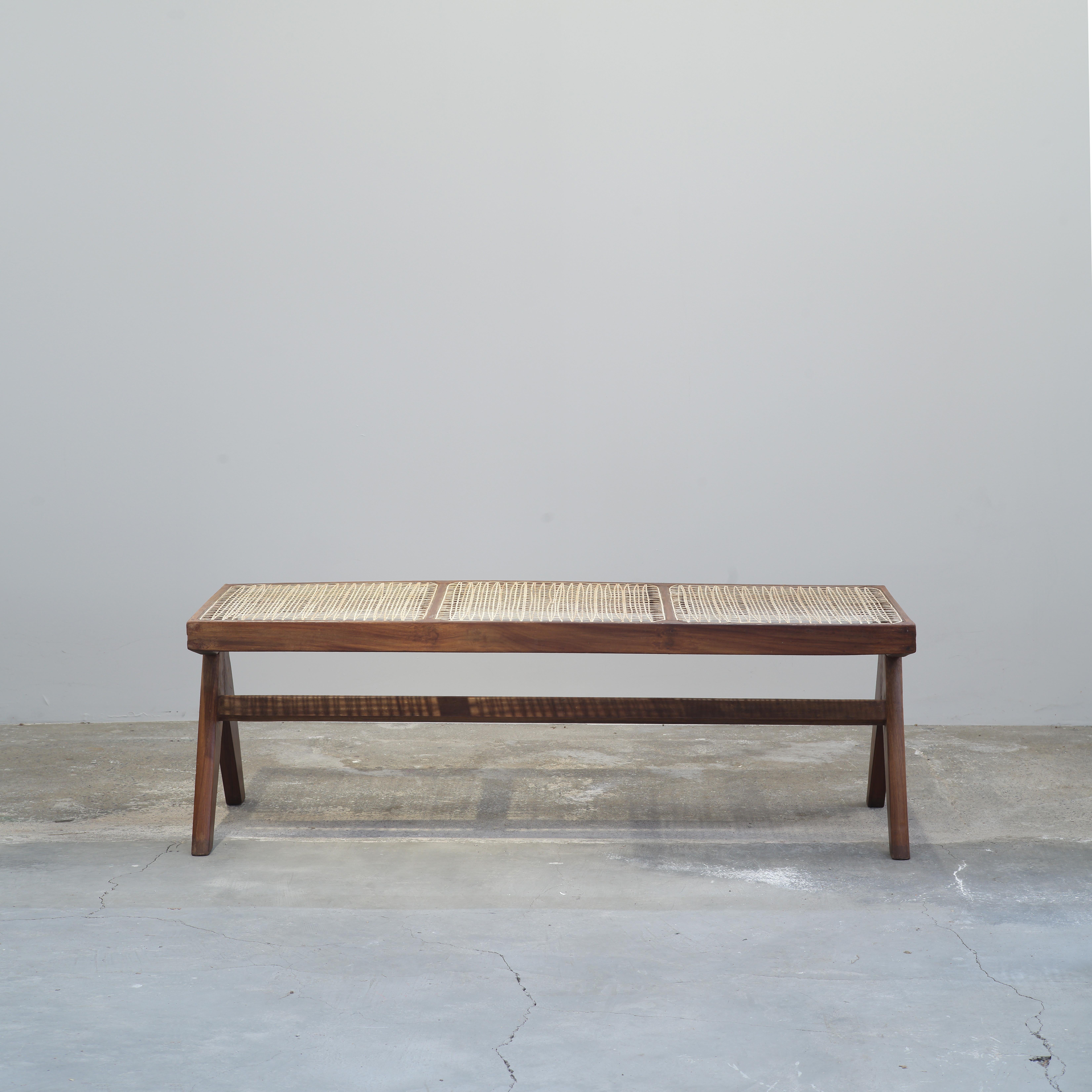 Banc en rotin du milieu du siècle dernier Pierre Jeanneret PJ-SI-33-C en vente 2