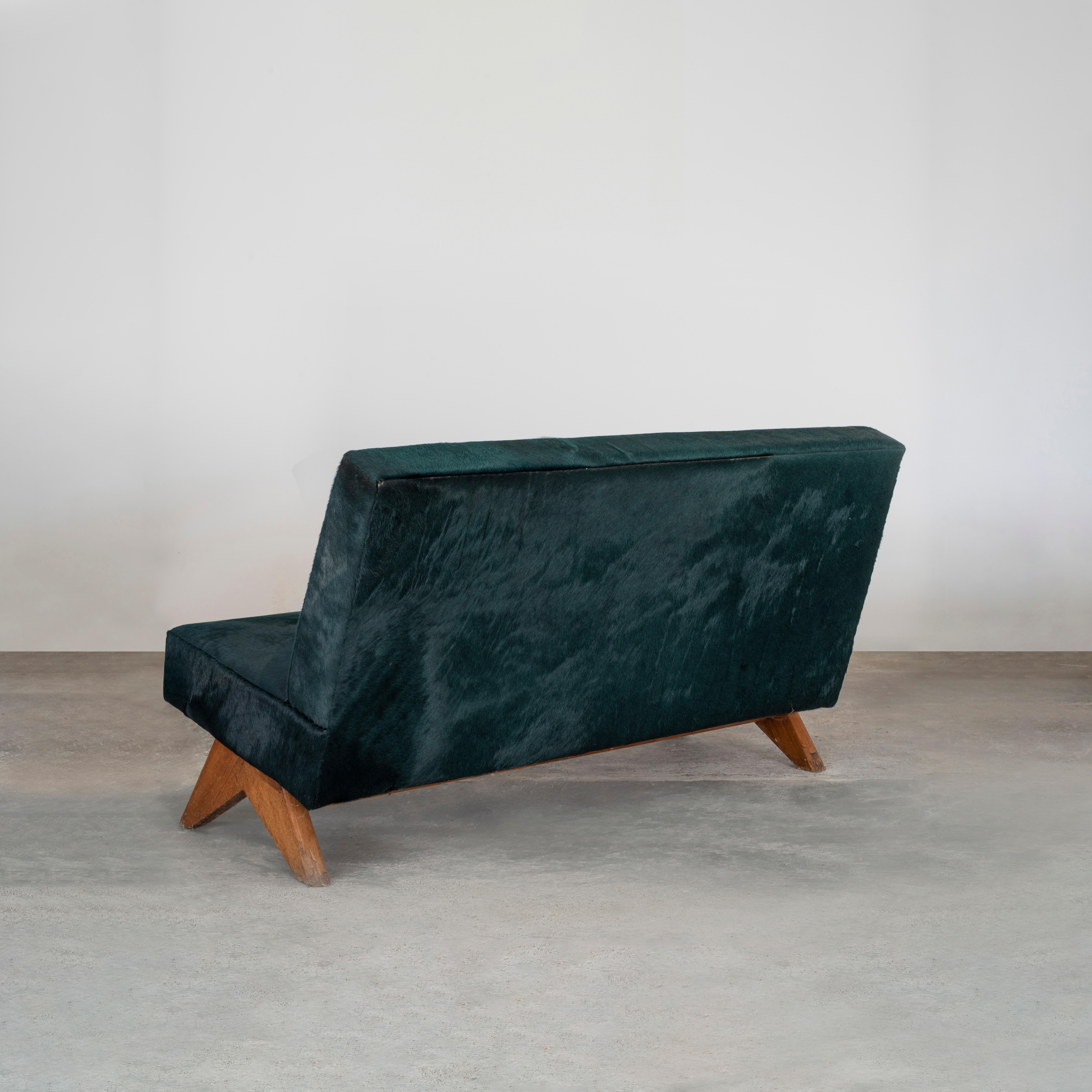 pierre jeanneret sofa