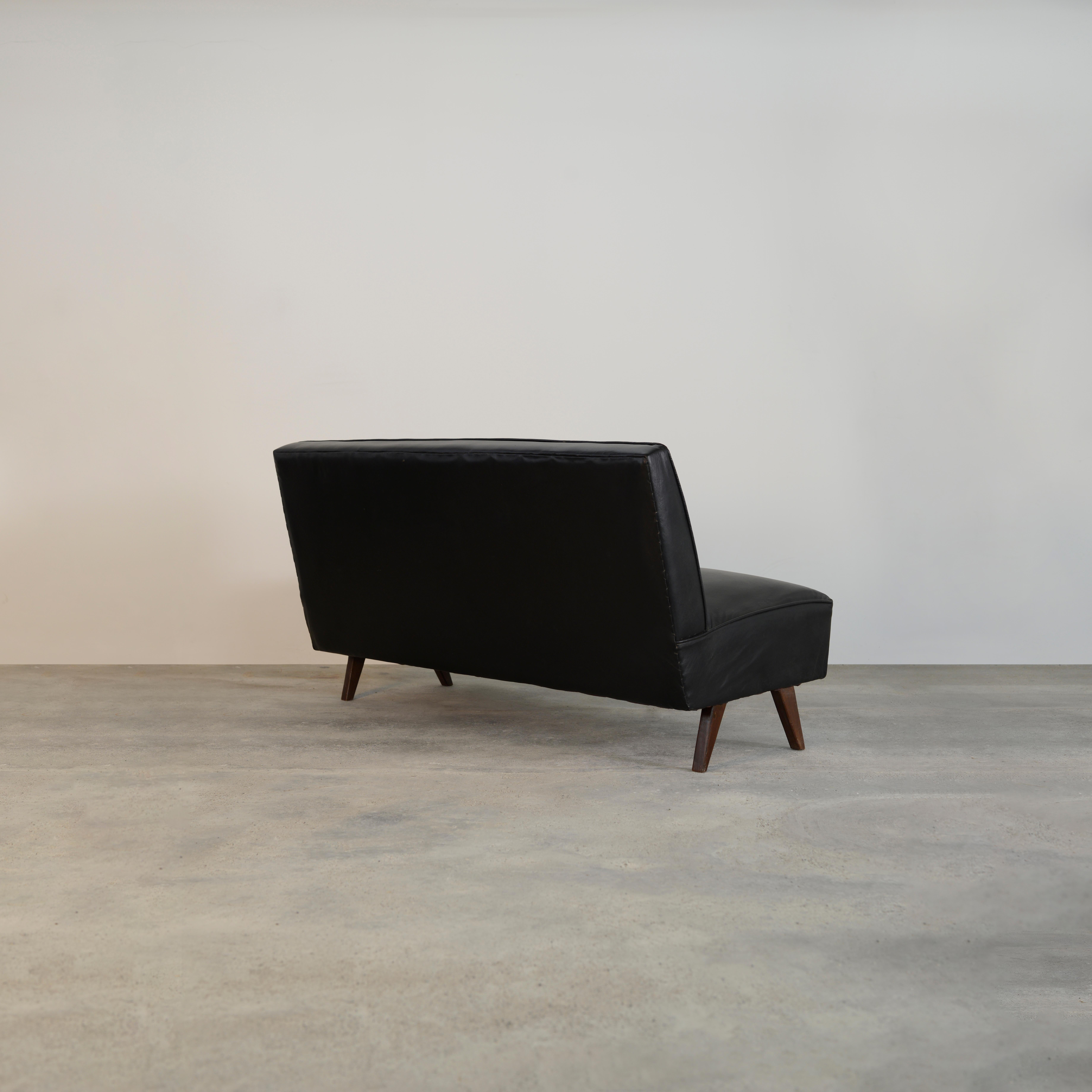 Pierre Jeanneret PJ-SI-38-B Sofá / Auténtico Moderno de Mediados de Siglo Cuero en venta
