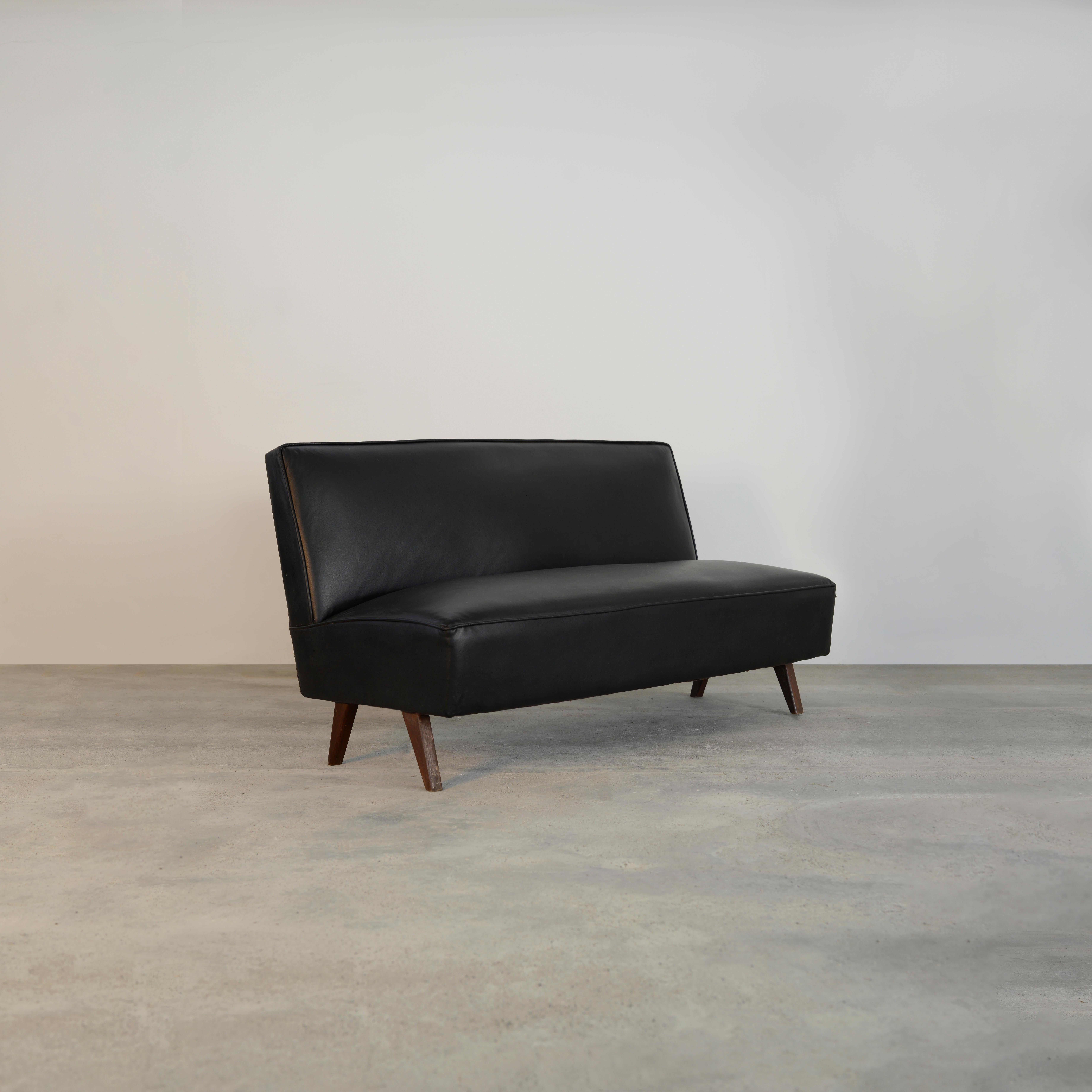 Pierre Jeanneret PJ-SI-38-B Sofá / Auténtico Moderno de Mediados de Siglo en venta 2