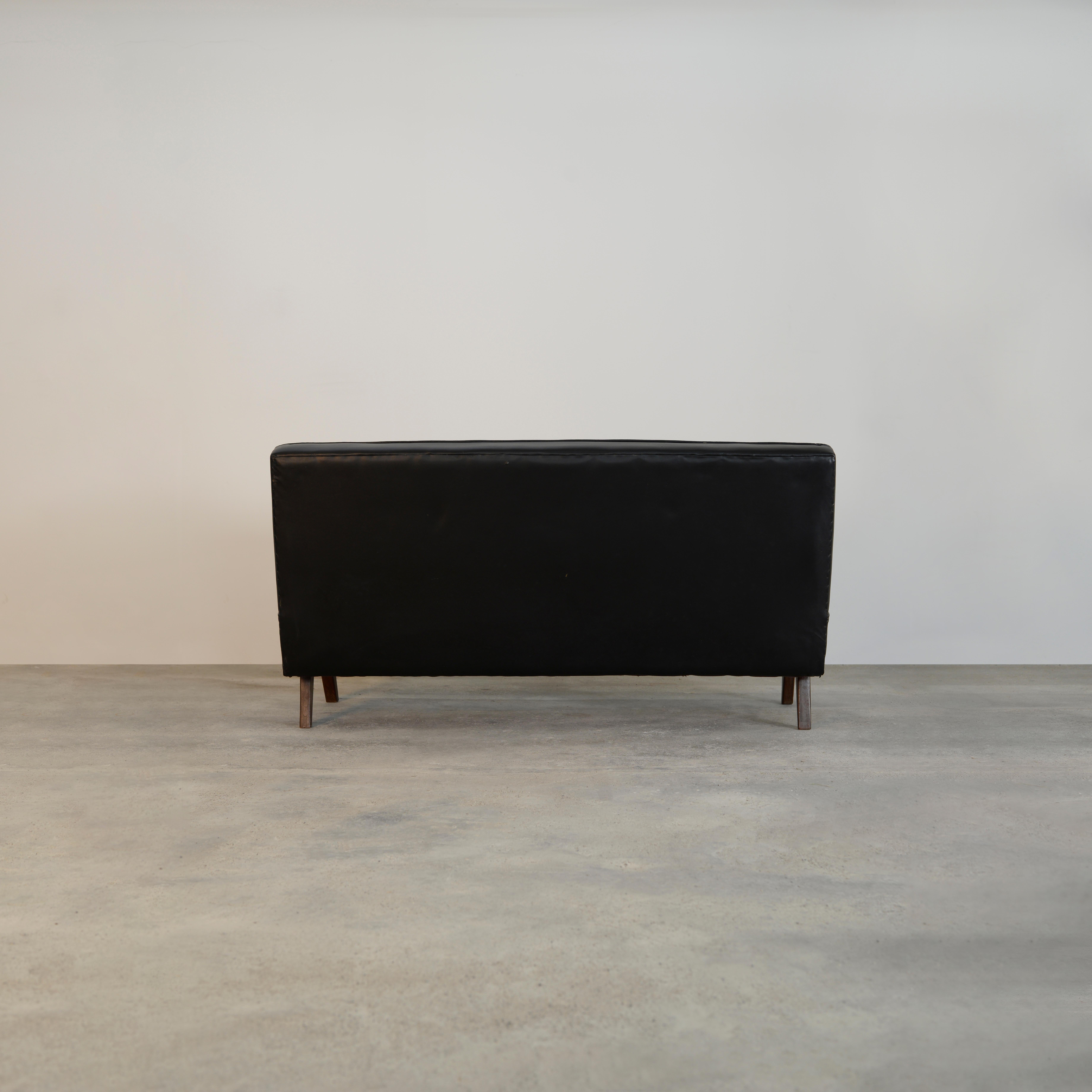 Pierre Jeanneret PJ-SI-38-B Sofá / Auténtico Moderno de Mediados de Siglo mediados del siglo XX en venta