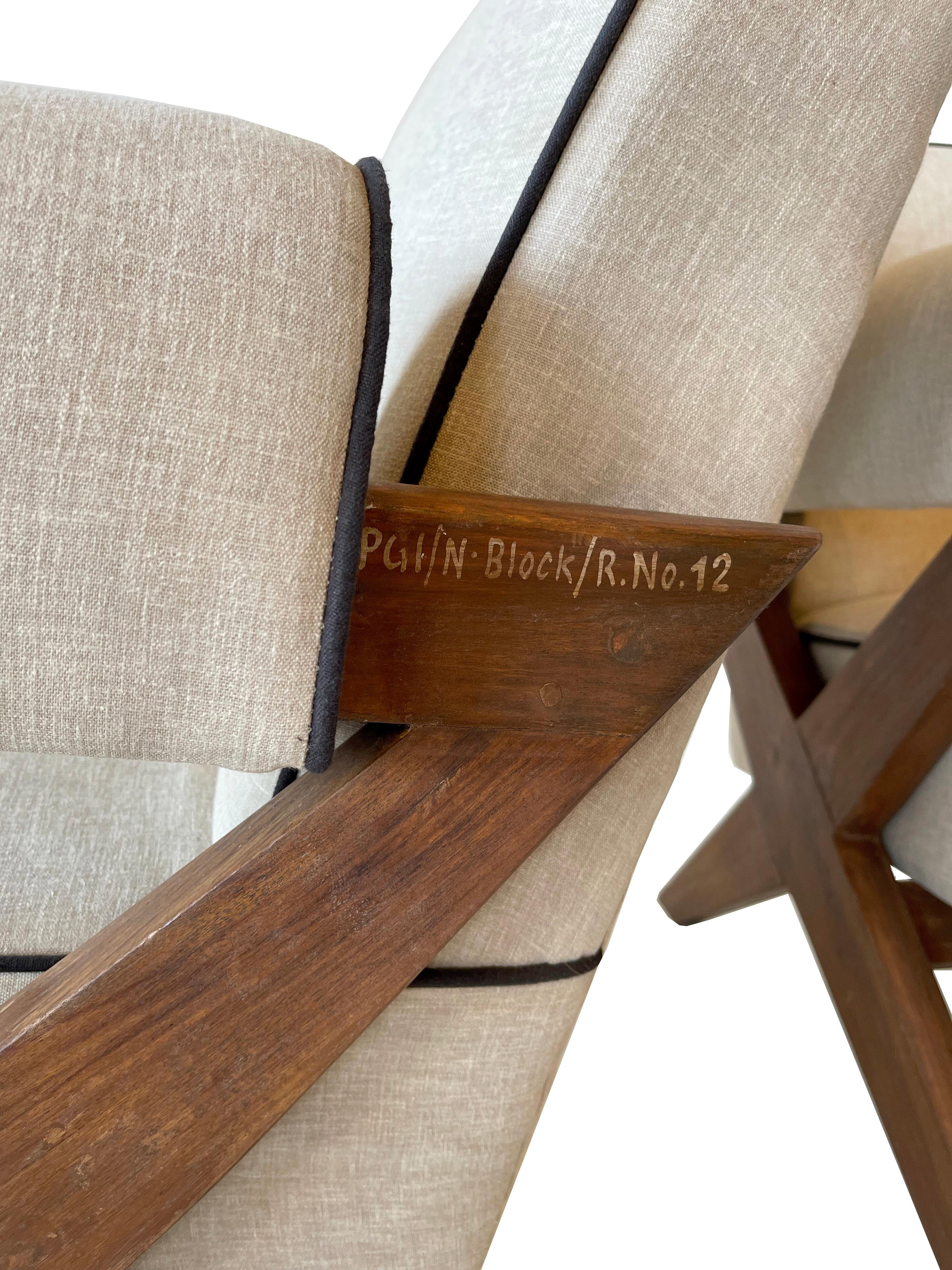 Pierre Jeanneret PJ-SI-48-A fauteuils rembourrés en teck en vente 3