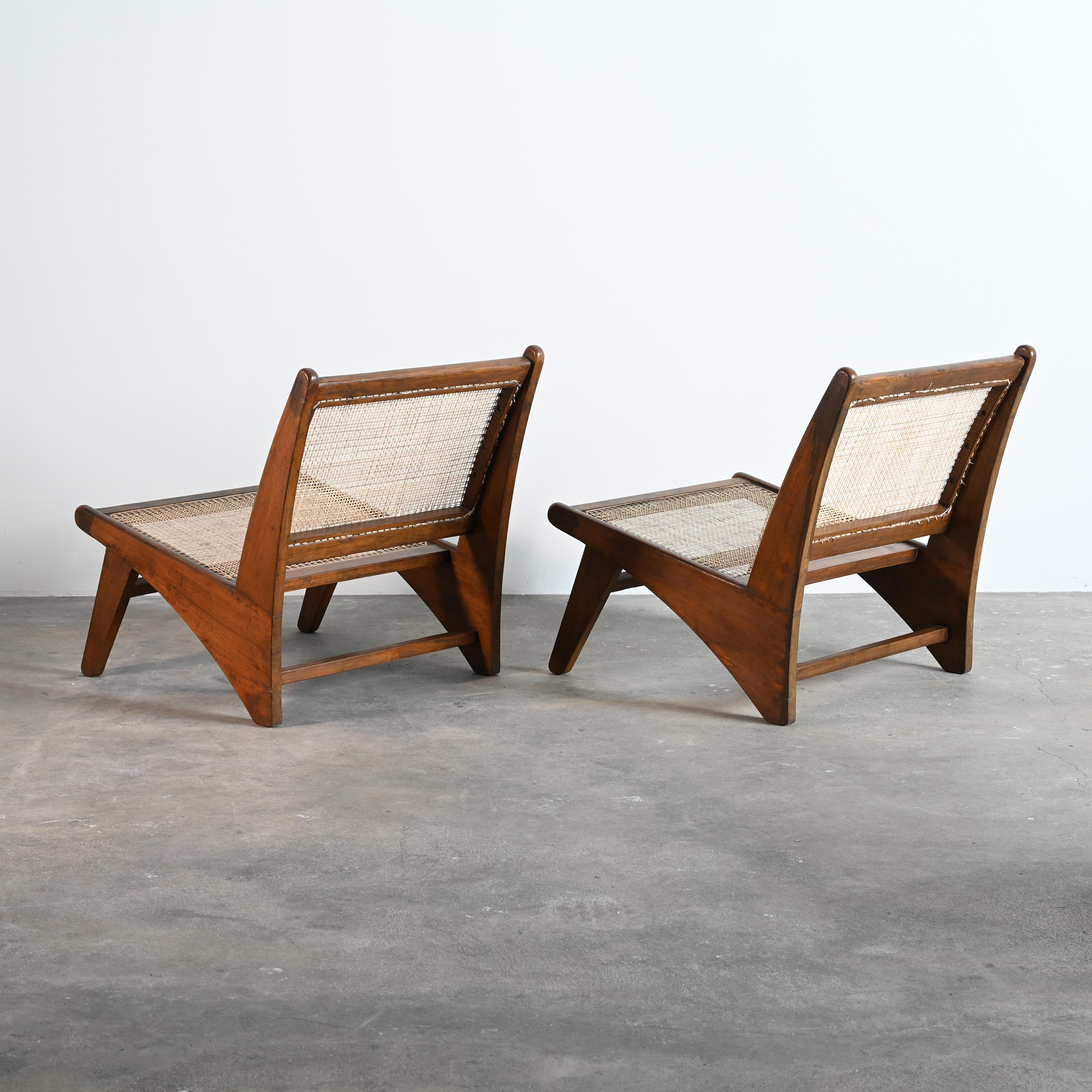20ième siècle Pierre Jeanneret PJ-SI-60-A Paire de chaises longues authentique mi-siècle moderne en vente
