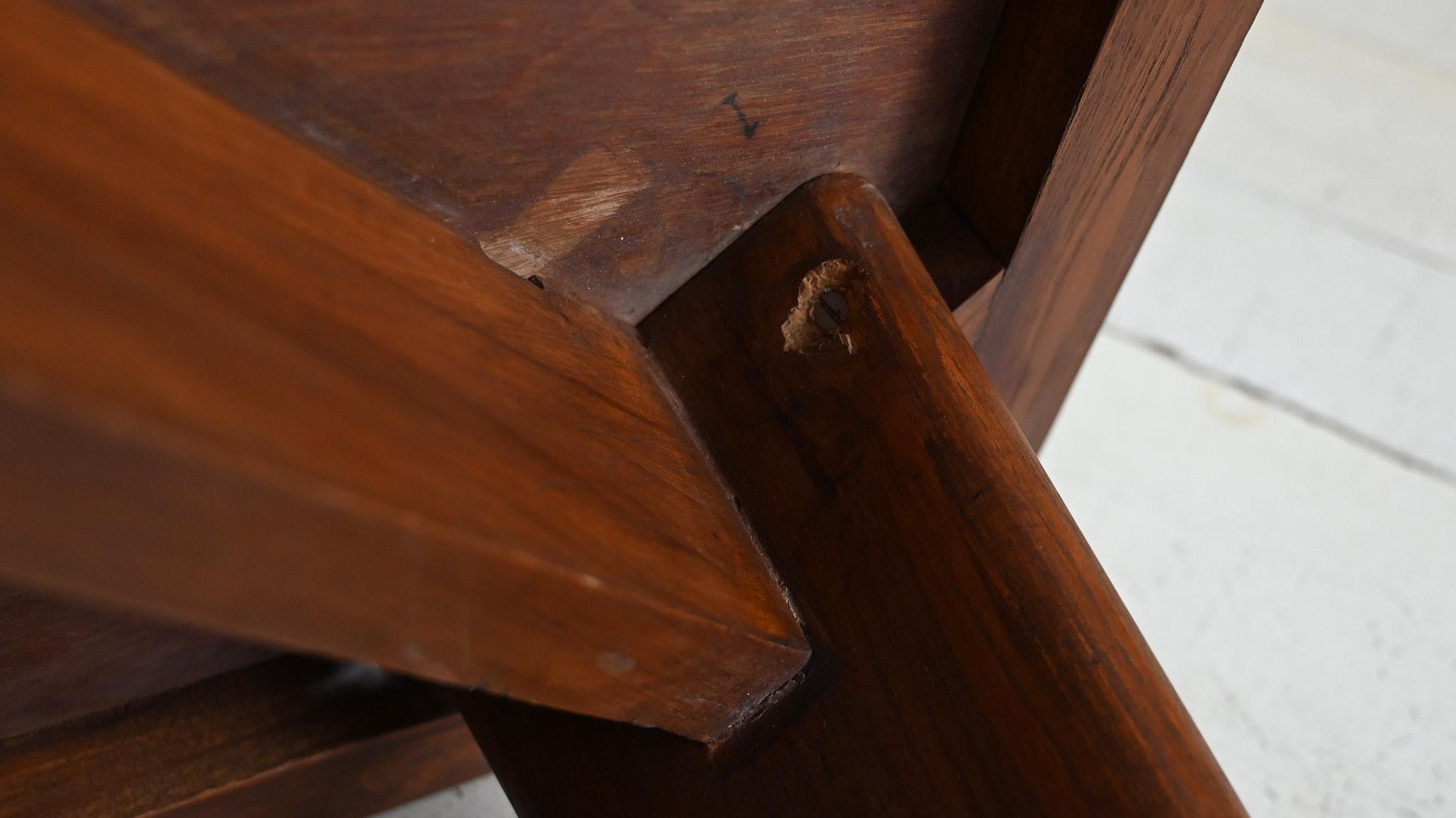 Pierre Jeanneret „Square-Tisch aus massivem Teakholz Chandigarh Projekt Indien Le Corbusier im Angebot 9