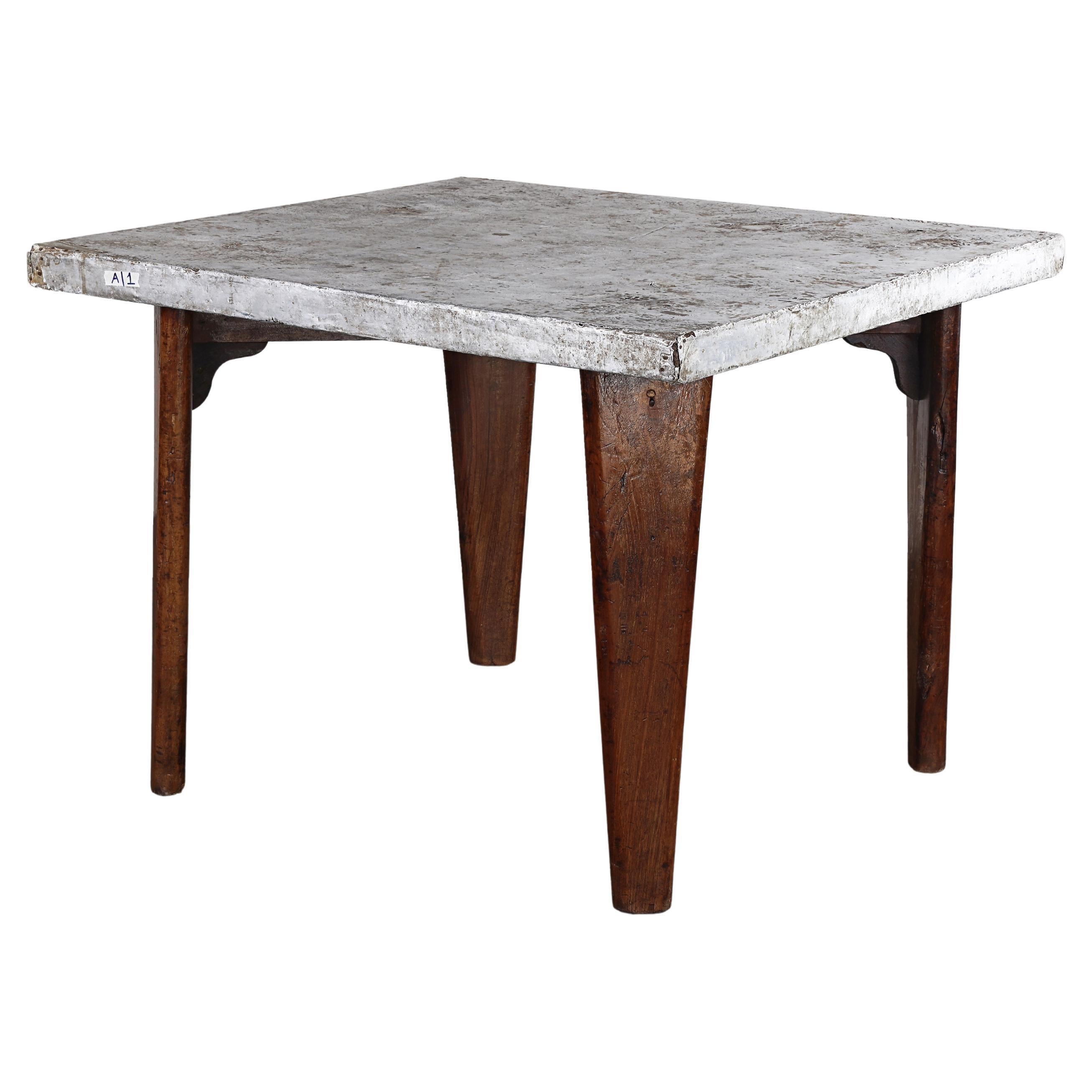 Pierre Jeanneret PJ-TA-04-B Table carrée en métal authentique mi-siècle moderne