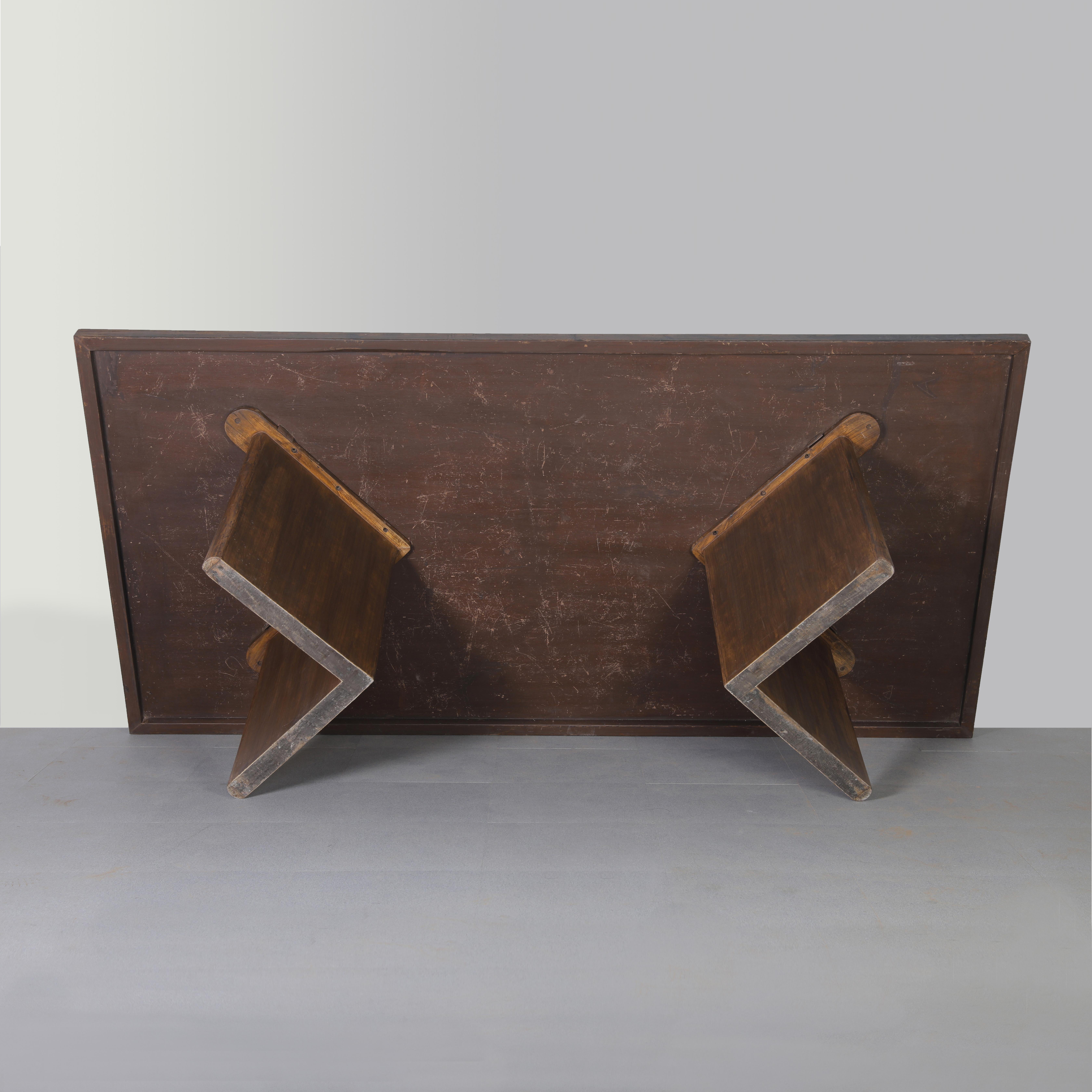 Pierre Jeanneret  PJ-TAT-08-A Tisch / Mid-Century Modern  (Indisch) im Angebot