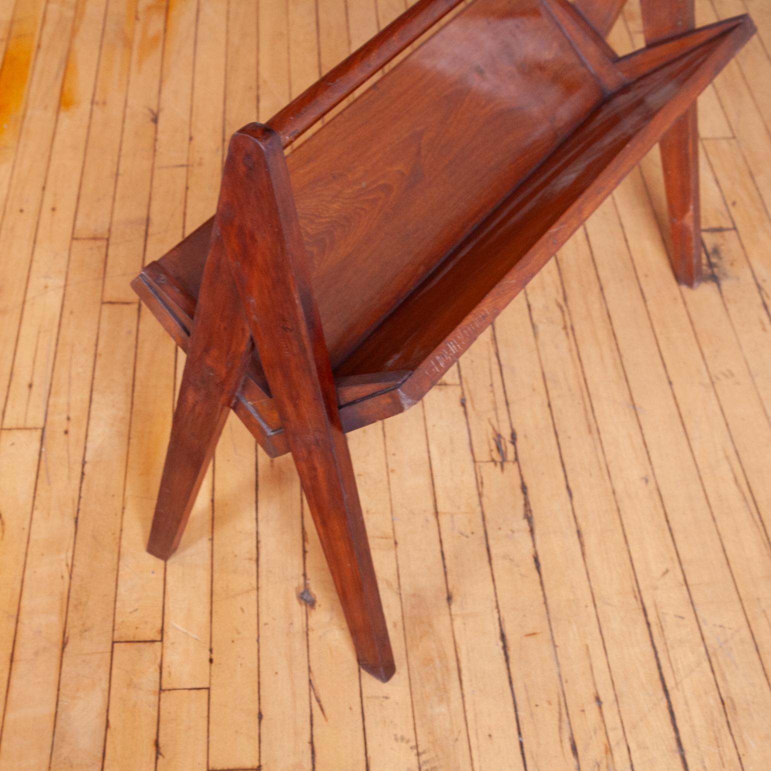 This rare teak magazine rack was used by judges and ministers in Chandigarh during the late 1950s and 1960s. It's in beautiful vintage condition with 