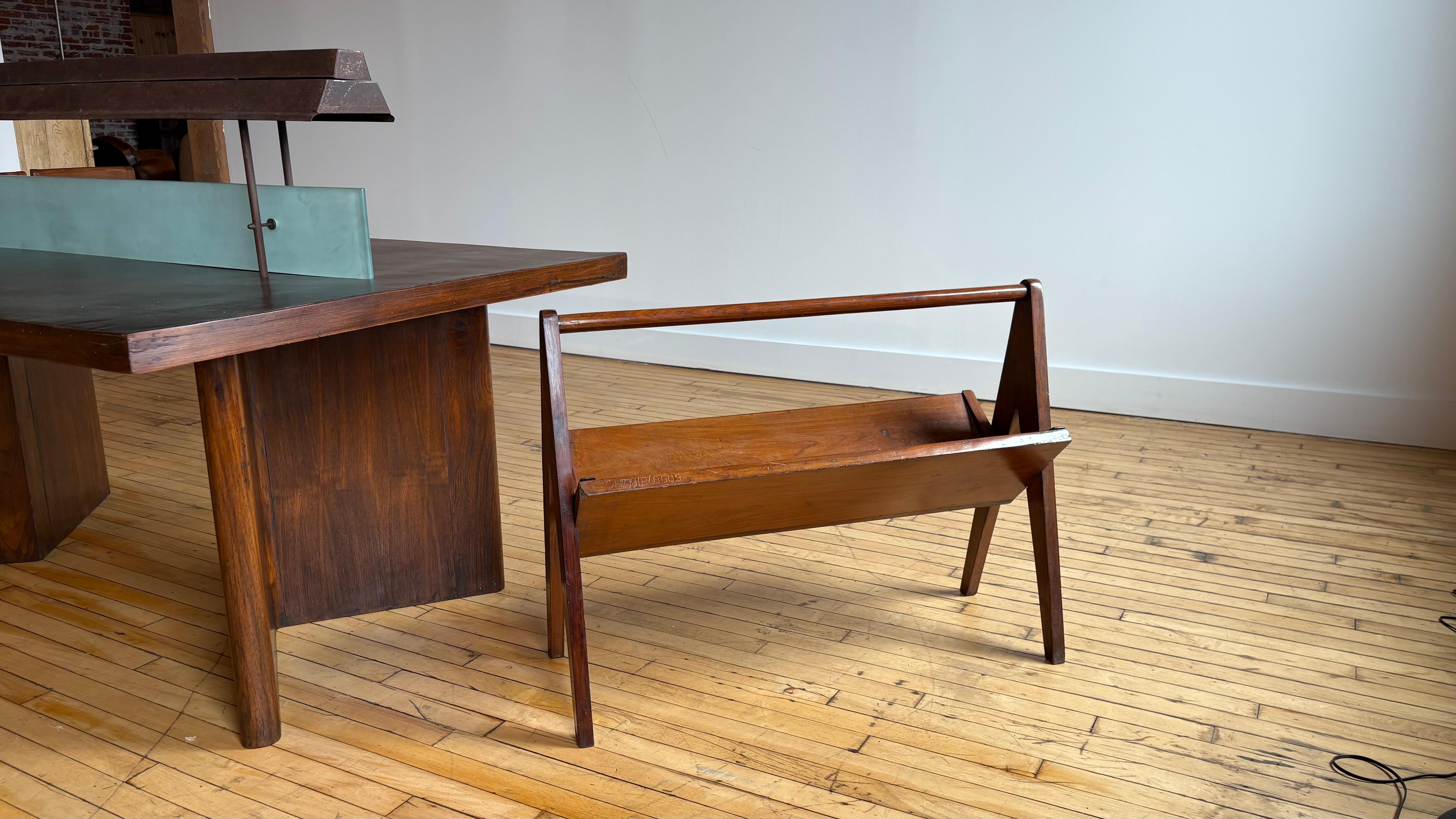 Porte-revues portable Pierre Jeanneret en vente