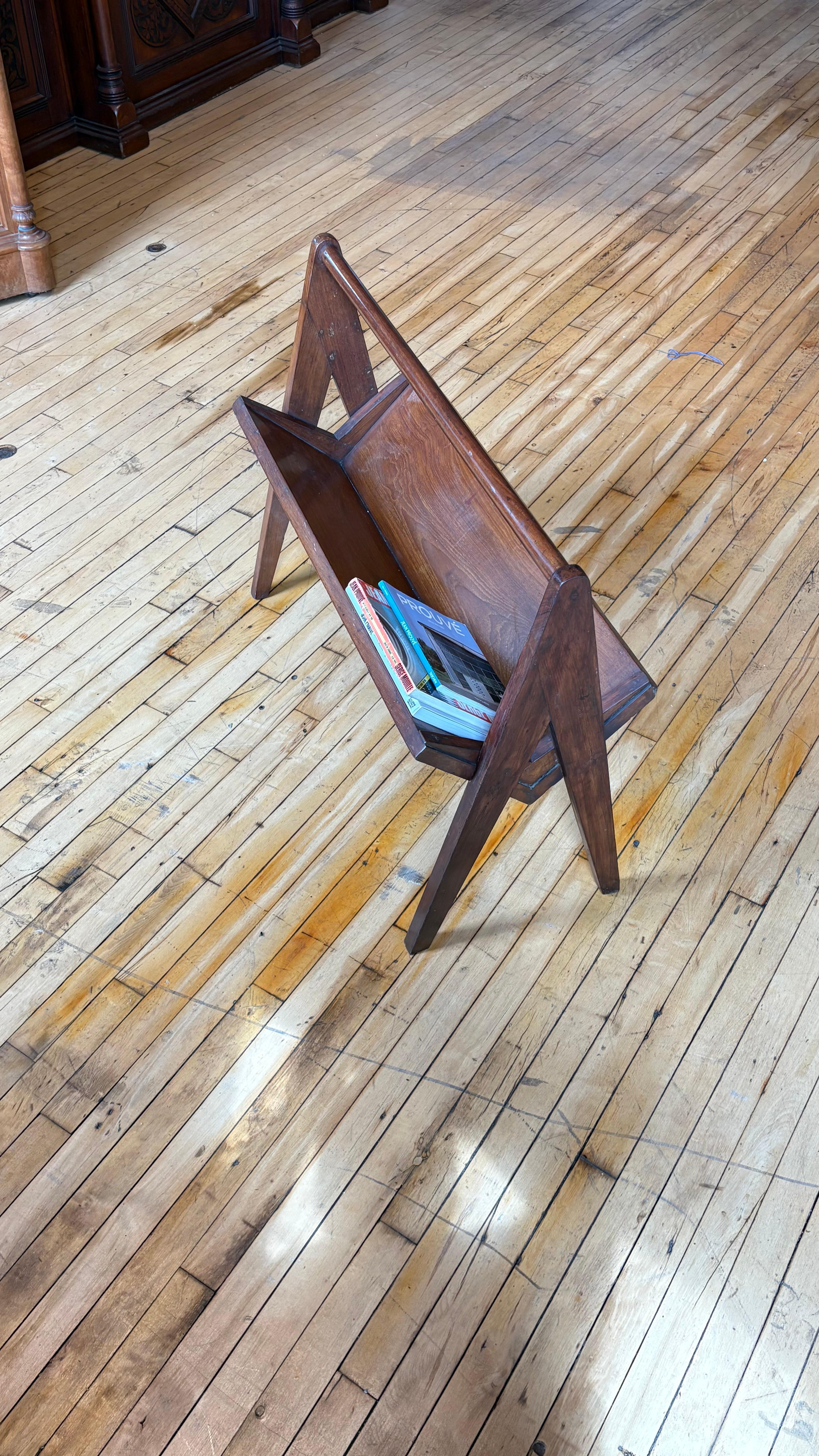 Teck Porte-revues portable Pierre Jeanneret en vente