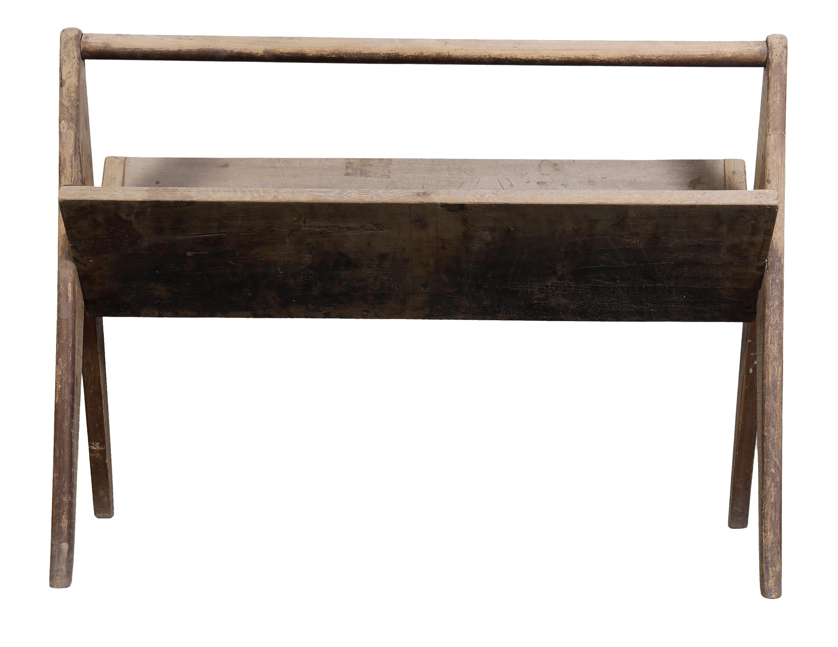 Mid-Century Modern Pierre Jeanneret Porte-revues portable en teck PJ-R-07-A en vente