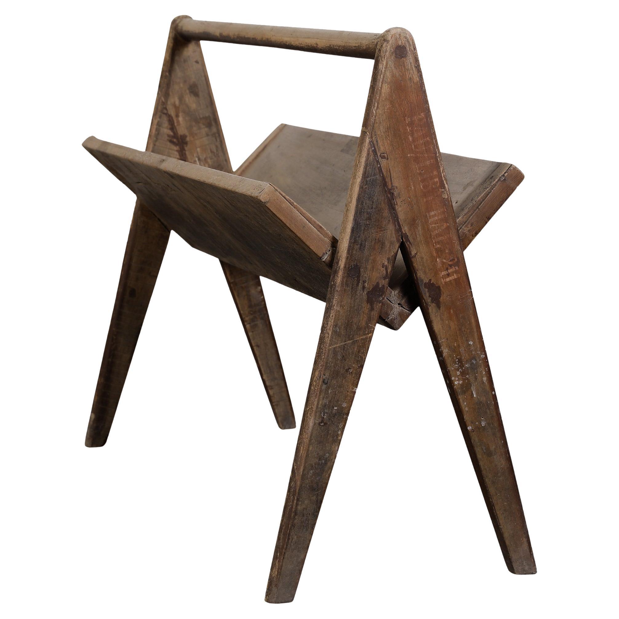 Pierre Jeanneret Porte-revues portable en teck PJ-R-07-A