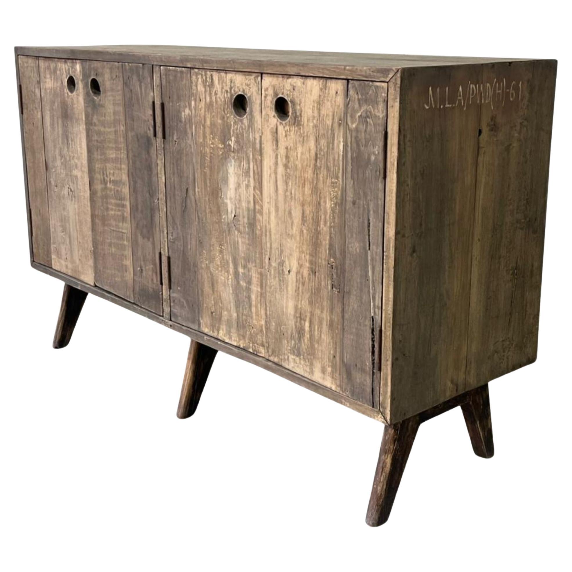 Pierre Jeanneret, rara credenza bassa con quattro ante, Chandigarh, 1957-1958