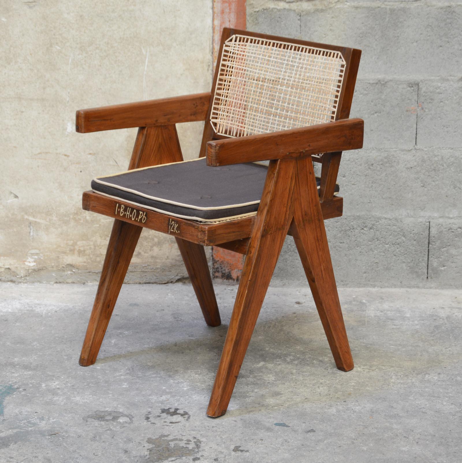 Pierre Jeanneret, Rare Set of 12 Chairs In Fair Condition For Sale In BREST, FR