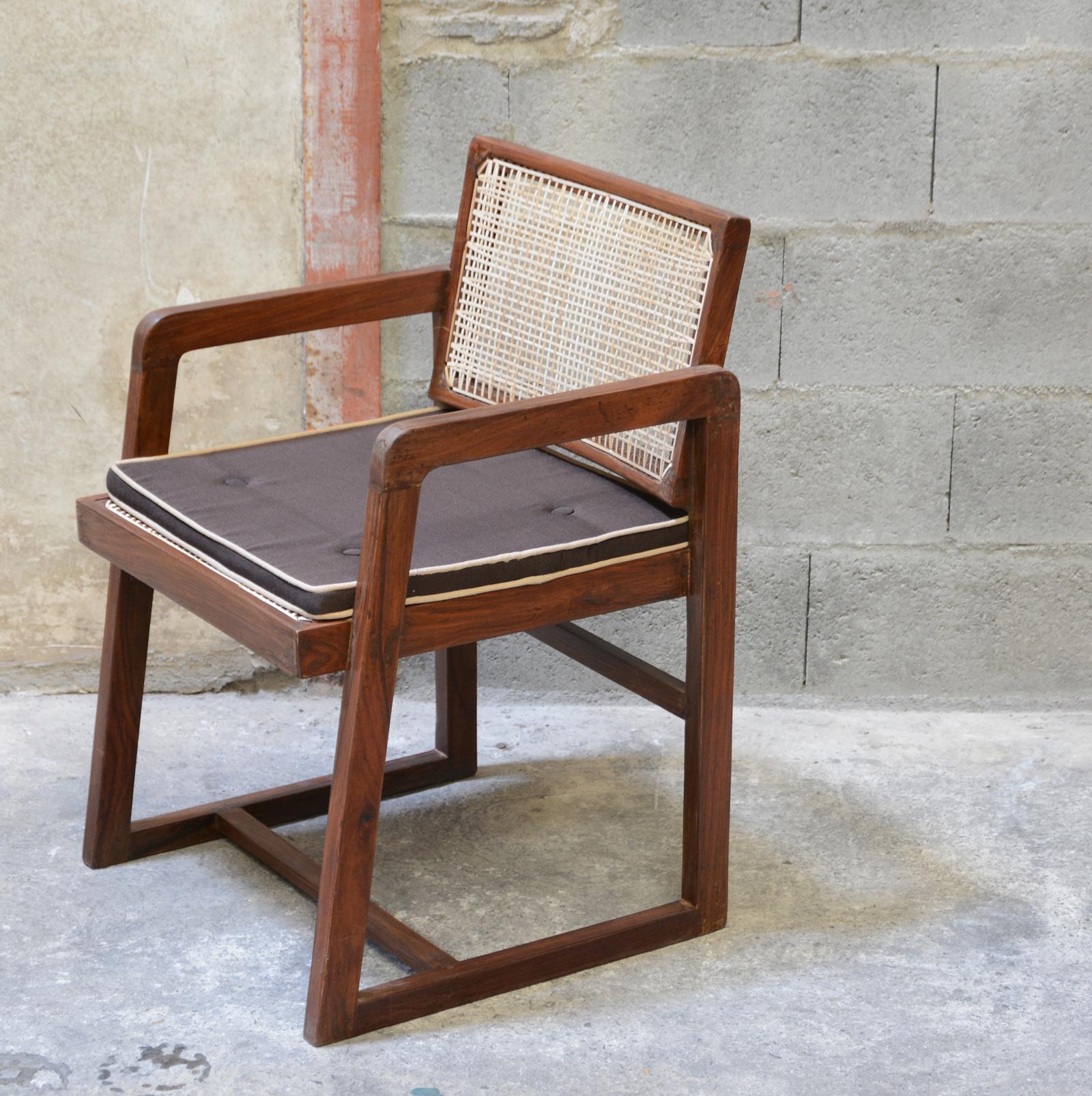 Pierre Jeanneret Rare set of 4 Cane Back Office Chairs with original Letterings In Fair Condition For Sale In BREST, FR