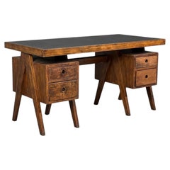 Pierre Jeanneret, Seltener Schreibtisch, Teak, Kunstleder, Chandigarh, Indien, 1960er Jahre