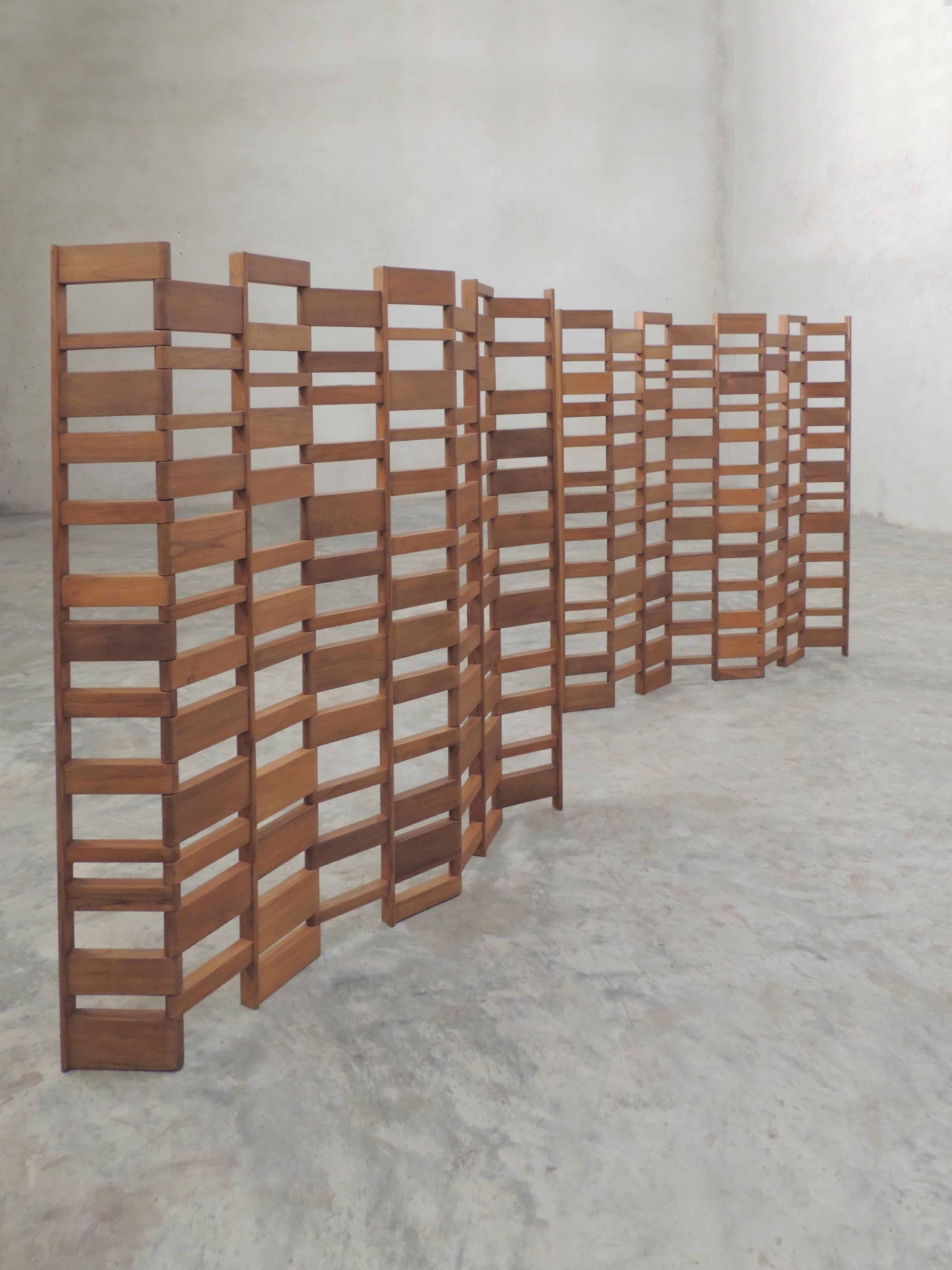 Room divider


Dimensions (cm): H 160.0 x W 155.5 when fully stretched
Material: Natural teak

