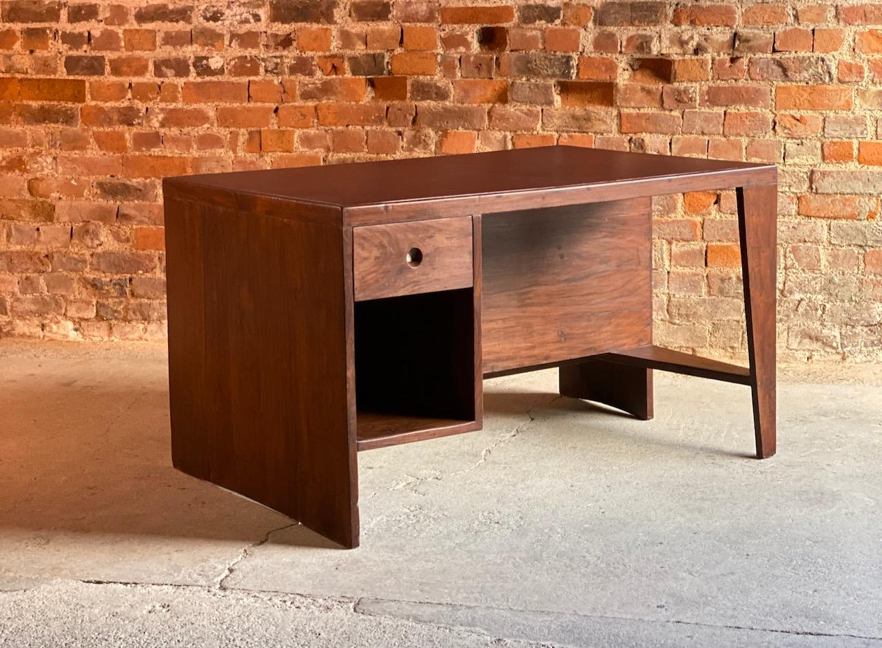 Pierre Jeanneret rosewood Pigeonhole desk Model PJ-BU-02-A circa 1955

Pierre Jeanneret Sissoo rosewood pigeon hole desk with integrated bookcase, Model PJ-BU-02-A circa 1955, Indian Sissoo rosewood desk with rectangular leather inset top over