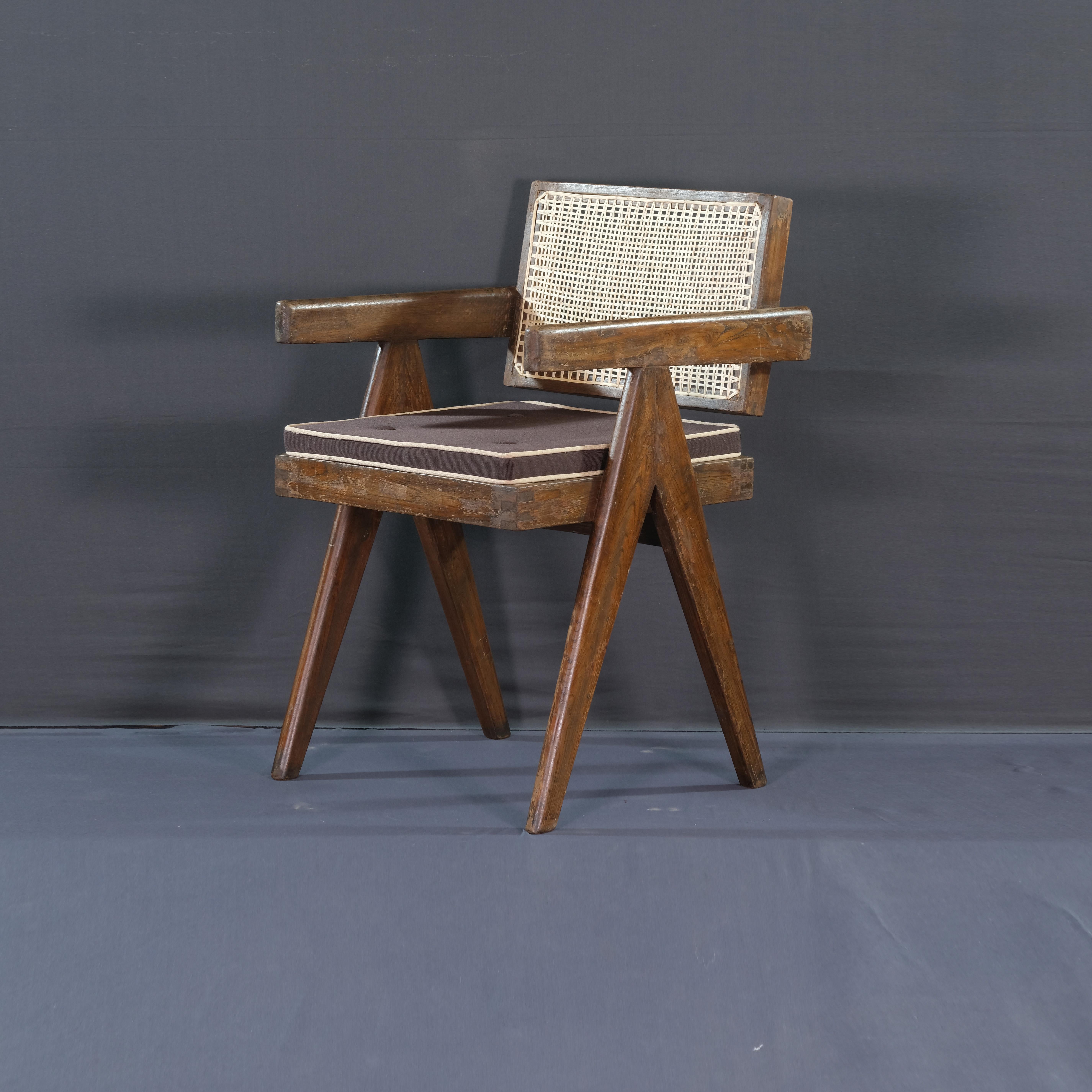 Pierre Jeanneret Set of 10 Chairs PJ-SI-28-A / Authentic Mid-Century Modern For Sale 4