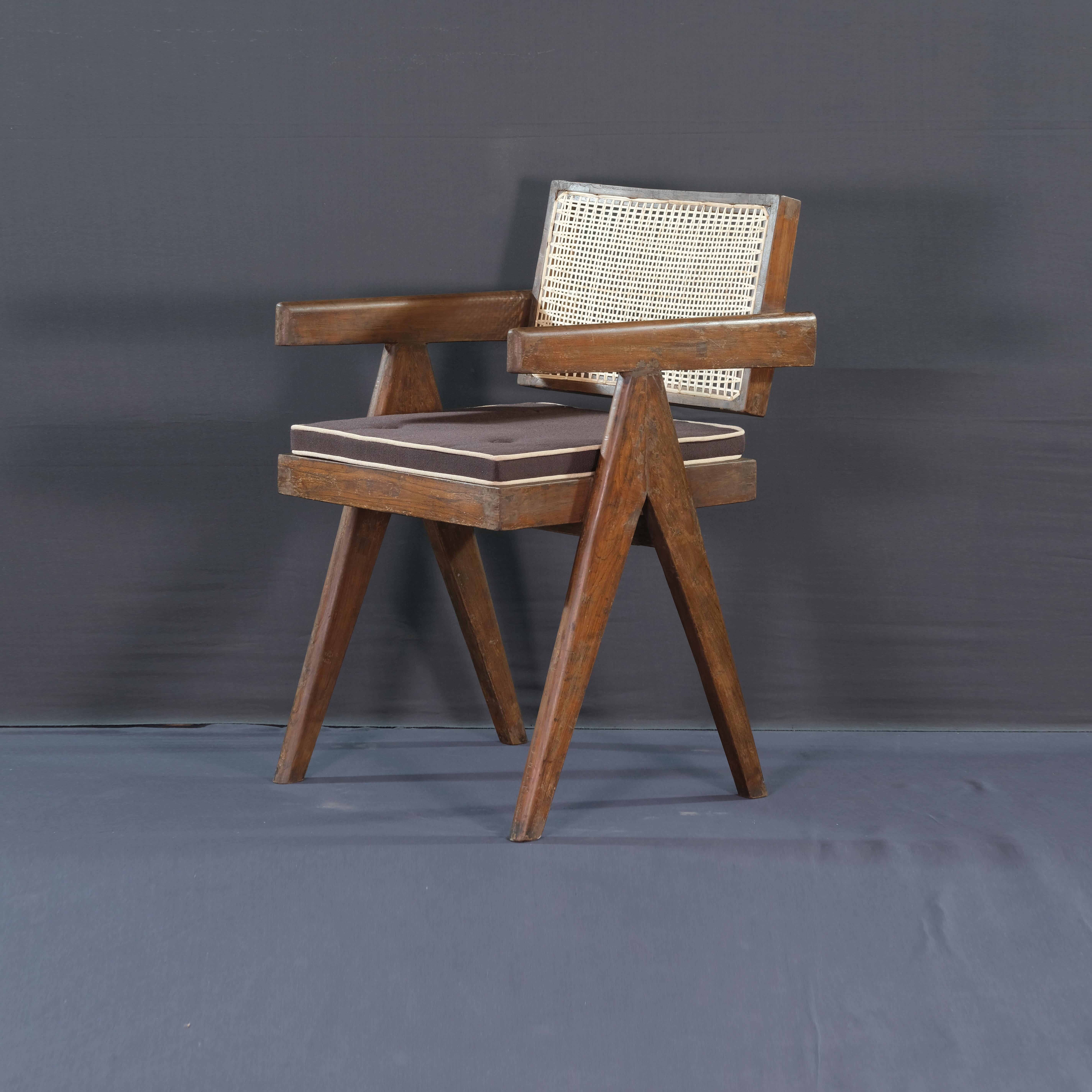 Pierre Jeanneret Set of 10 Chairs PJ-SI-28-A / Authentic Mid-Century Modern For Sale 6