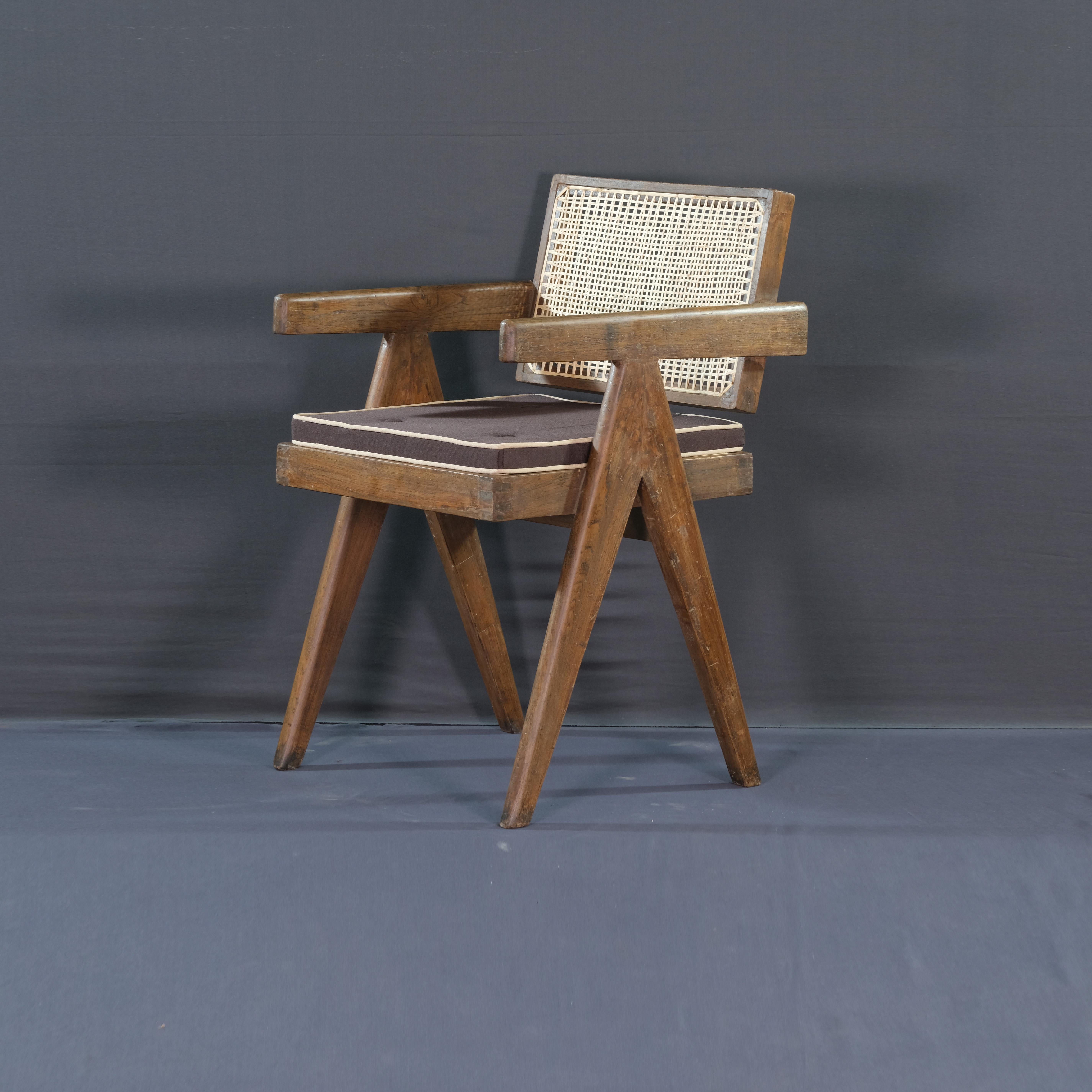 Pierre Jeanneret Set of 10 Chairs PJ-SI-28-A / Authentic Mid-Century Modern For Sale 12