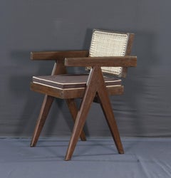 Pierre Jeanneret Satz von 10 Stühlen PJ-SI-28-A / Authentische Mitte des Jahrhunderts Modern