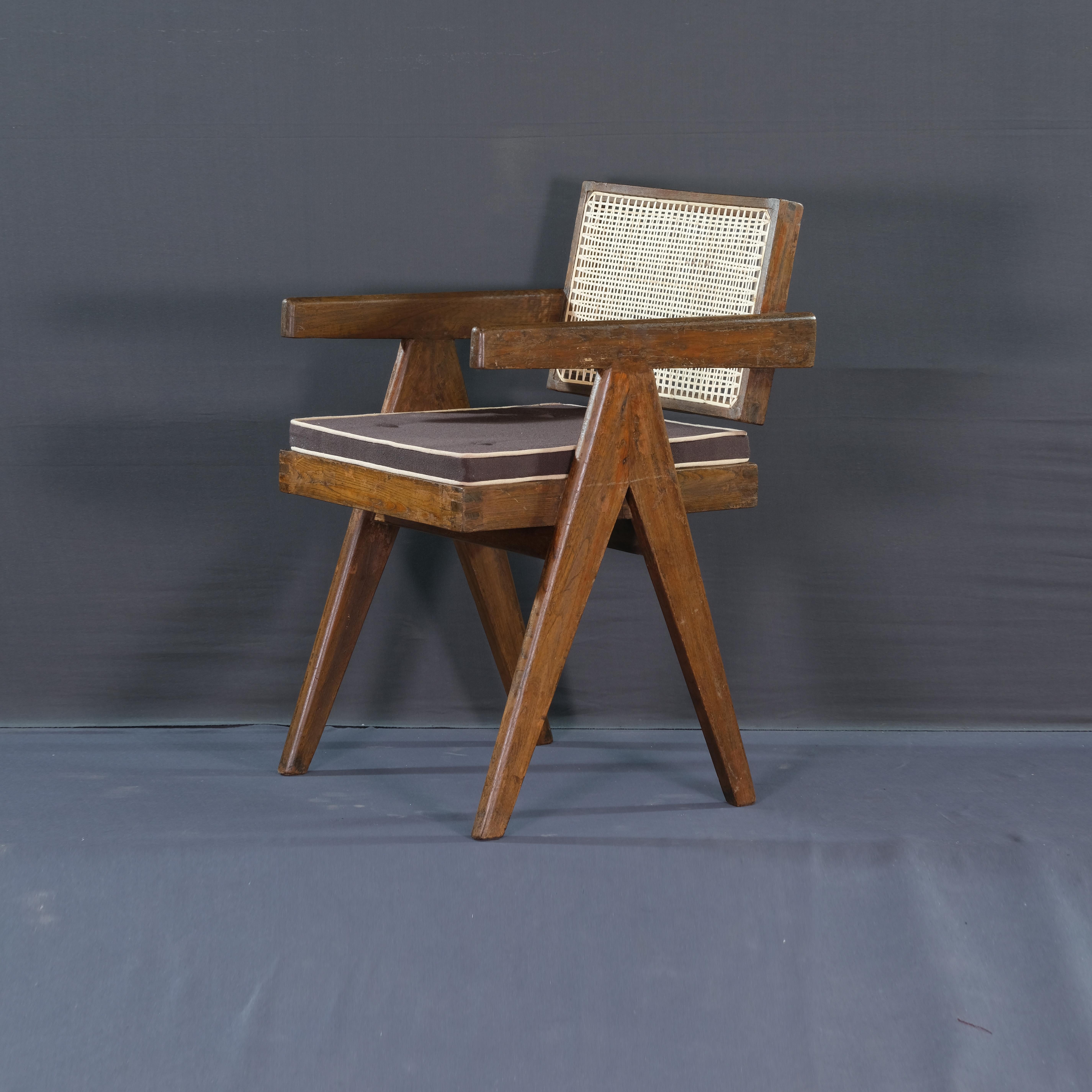 Pierre Jeanneret Set of 10 Chairs PJ-SI-28-A / Authentic Mid-Century Modern In Good Condition For Sale In Zürich, CH