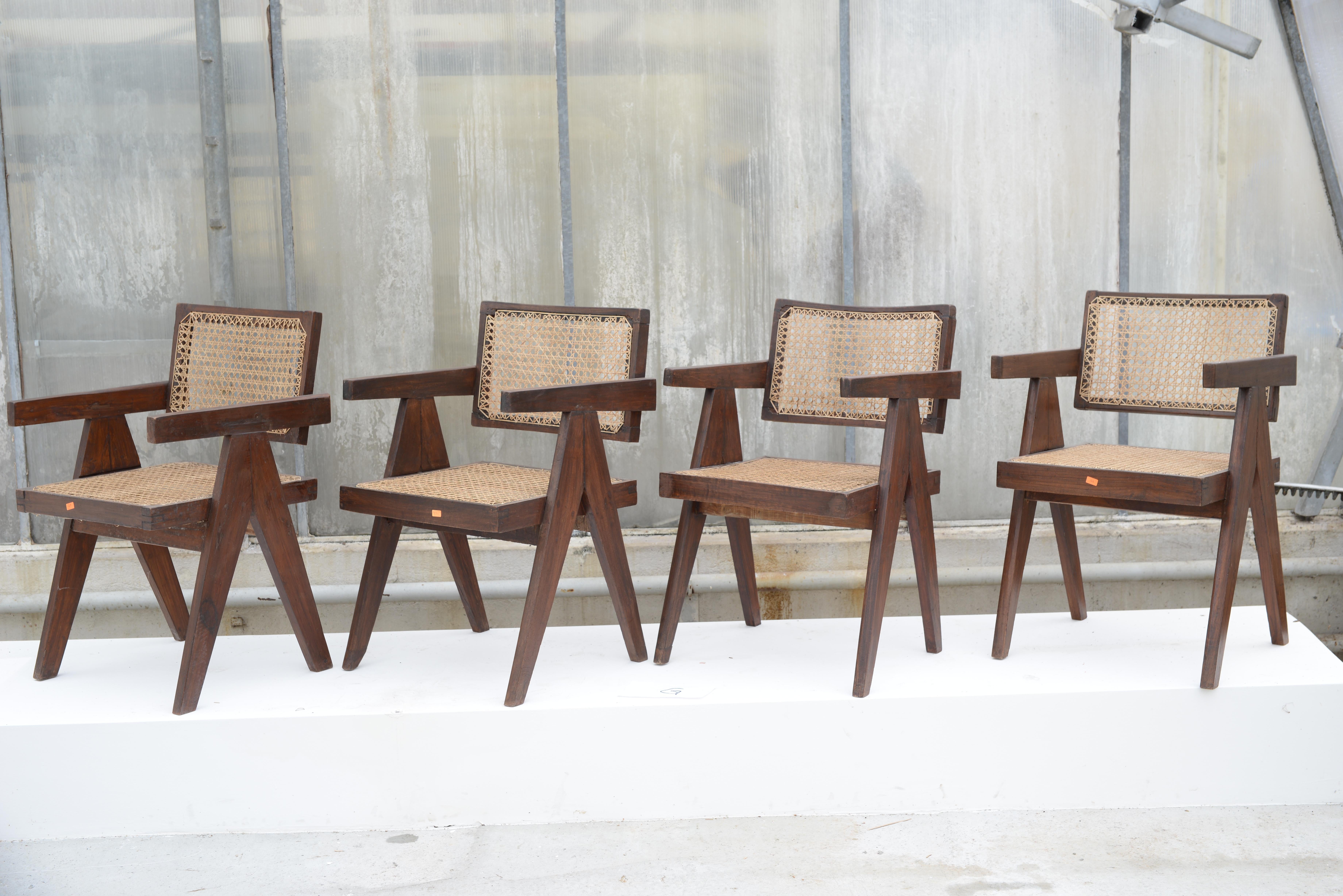 Pierre Jeanneret Set of 4 Chairs / Authentic Mid-Century Modern PJ-SI-28-A In Good Condition In Zürich, CH