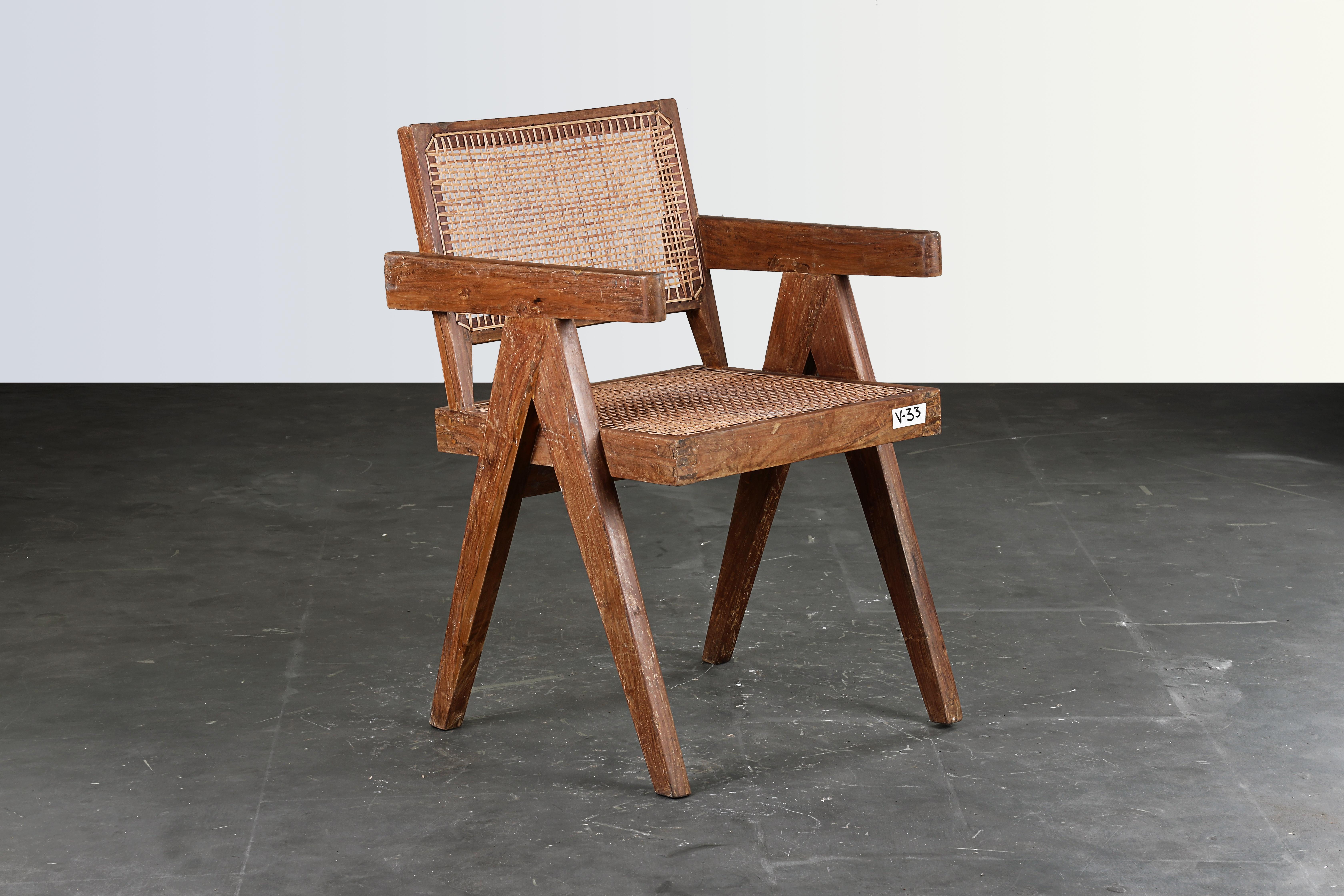 Pierre Jeanneret Set of 8 Chairs / Authentic Mid-Century Modern PJ-SI-28-B In Good Condition In Zürich, CH