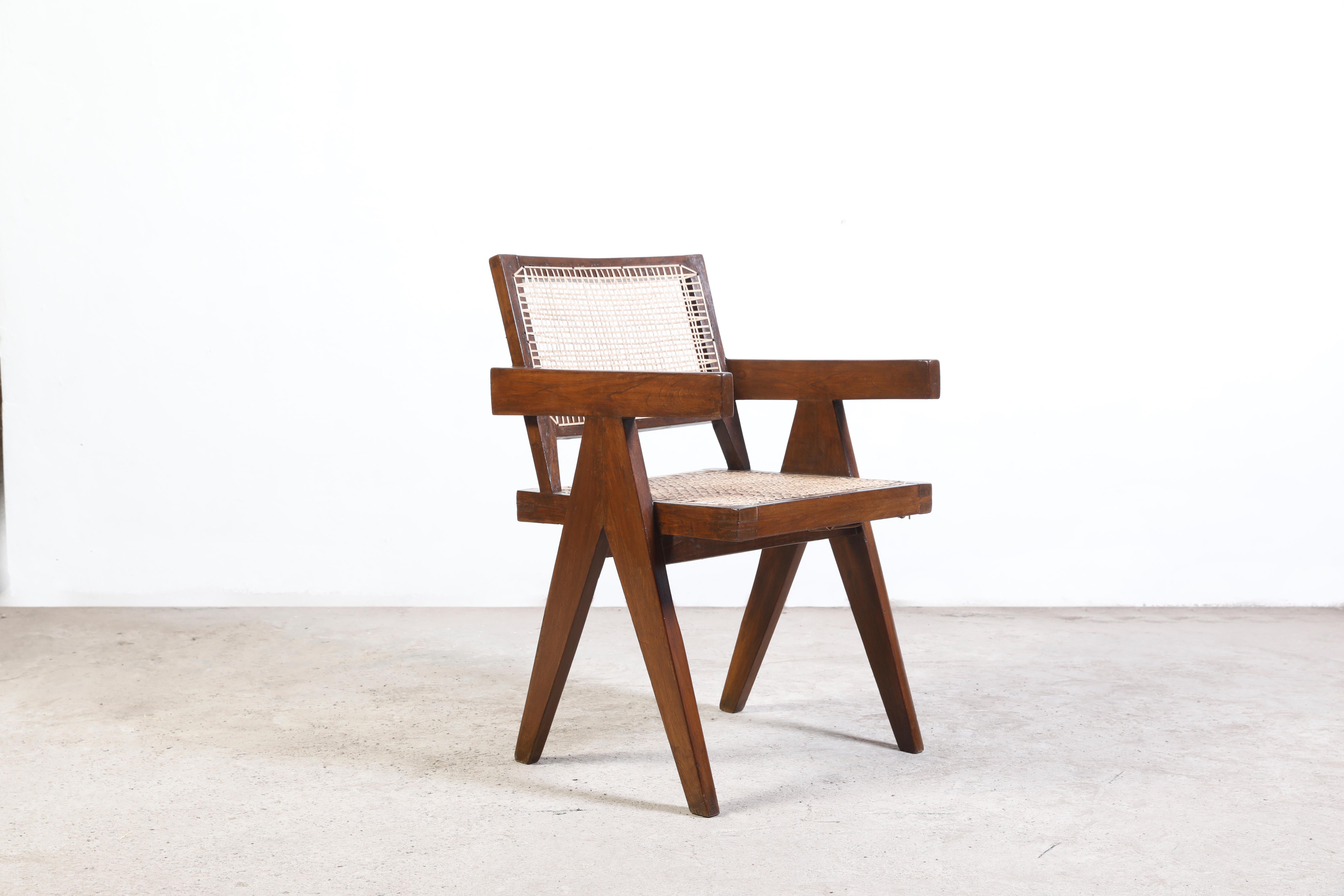 Pierre Jeanneret Set of 8 Chairs / Authentic Mid-Century Modern PJ-SI-28-B In Good Condition For Sale In Zürich, CH
