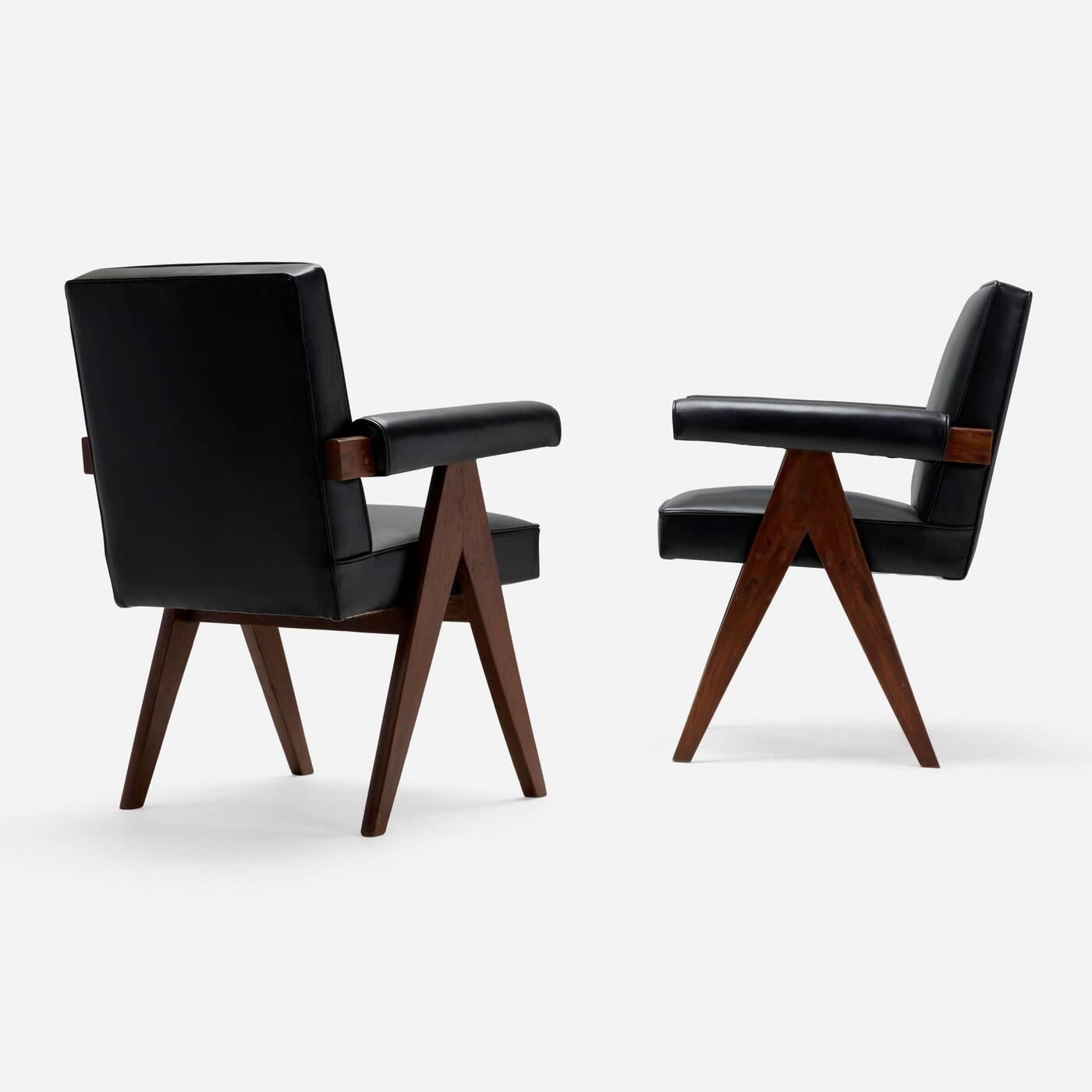 Pierre Jeanneret Conjunto de dos sillas de comité de Chandigarh Moderna de mediados de siglo Indio en venta