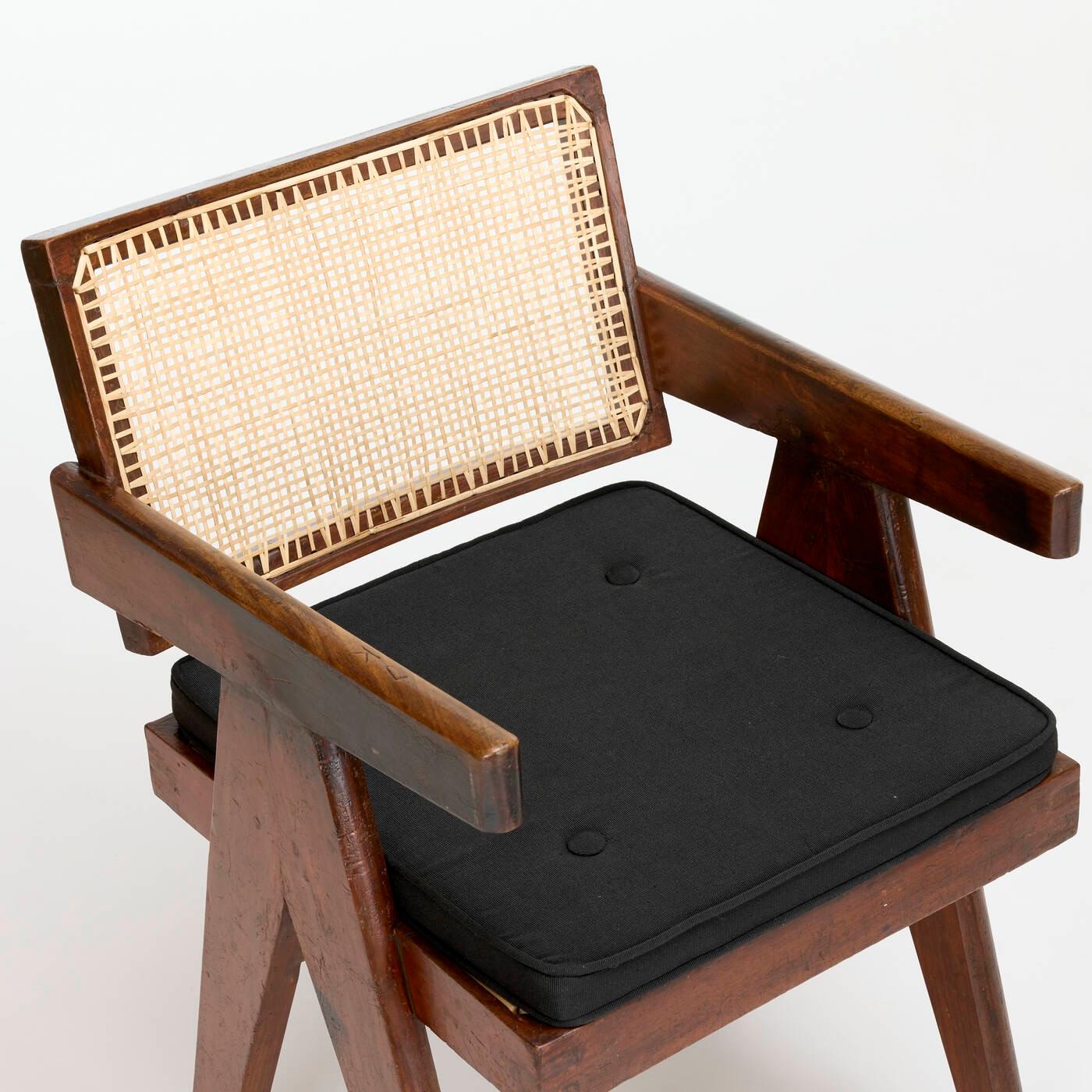Moderne Ensemble de deux chaises de bureau Pierre Jeanneret de Chandigarh en vente