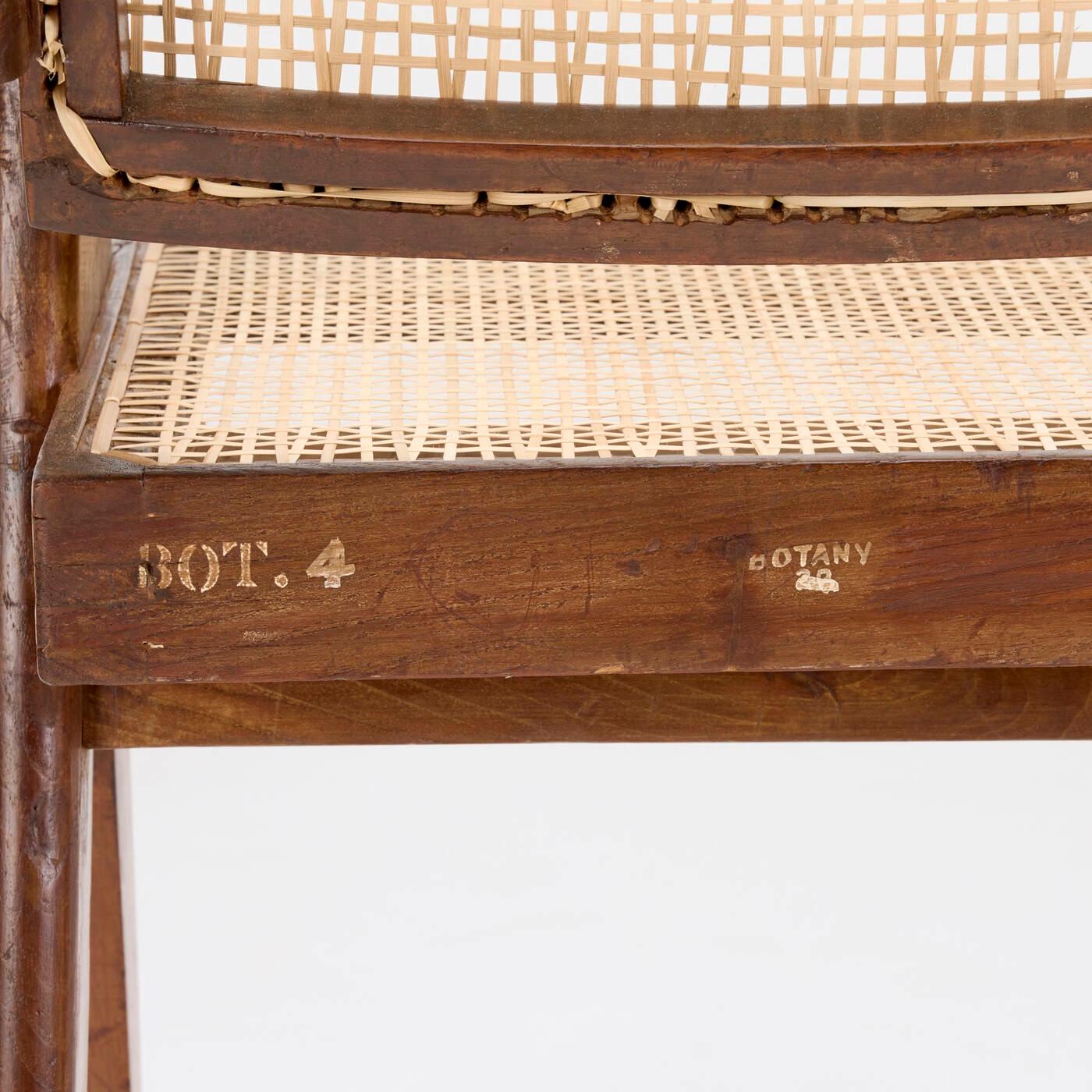 Tissu d'ameublement Ensemble de deux chaises de bureau Pierre Jeanneret de Chandigarh en vente