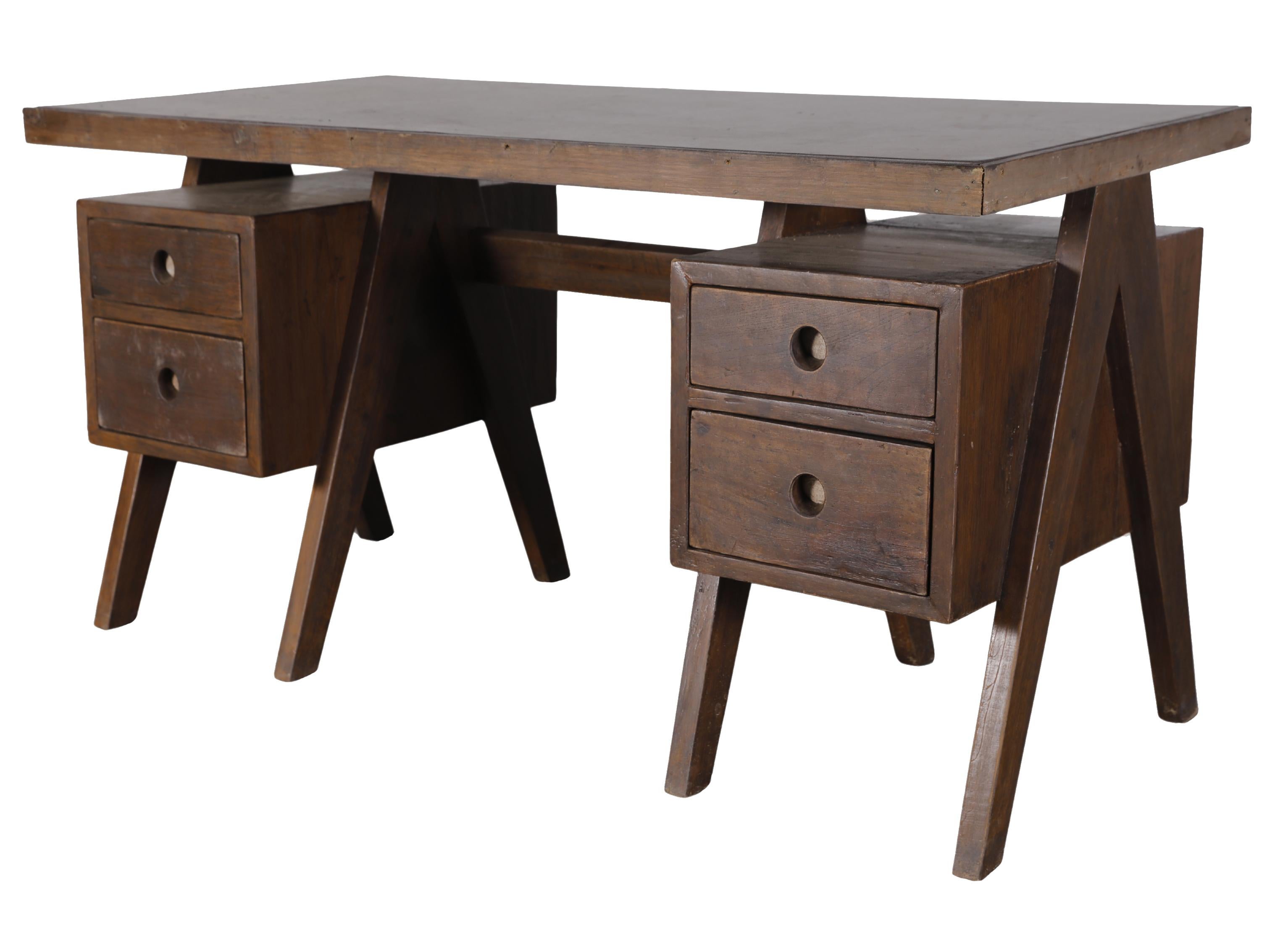 Pierre Jeanneret Kleiner Schreibtisch für das Chandigarh-Projekt (Moderne der Mitte des Jahrhunderts) im Angebot