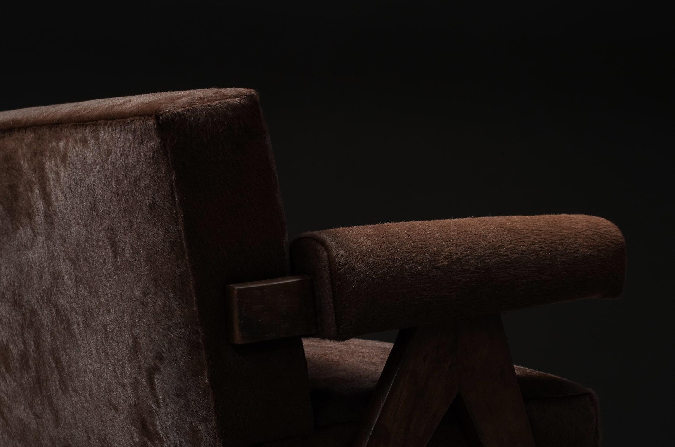 Cowhide Pierre Jeanneret Sofa in Cognac Hide For Sale