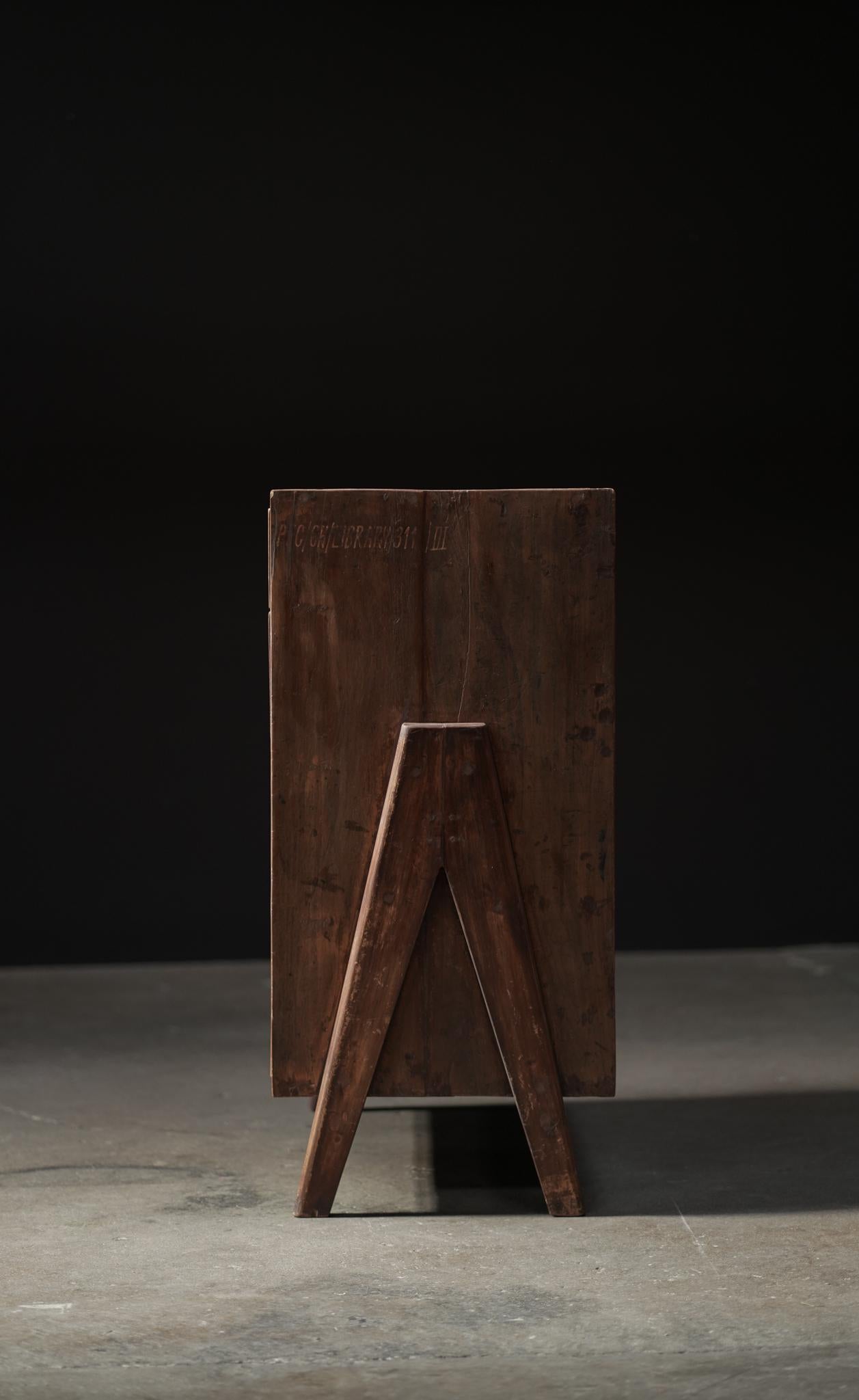 Pierre Jeanneret Armoire de rangement, coffre 
Chandigarh, Inde, Vers 1955 - 1965  