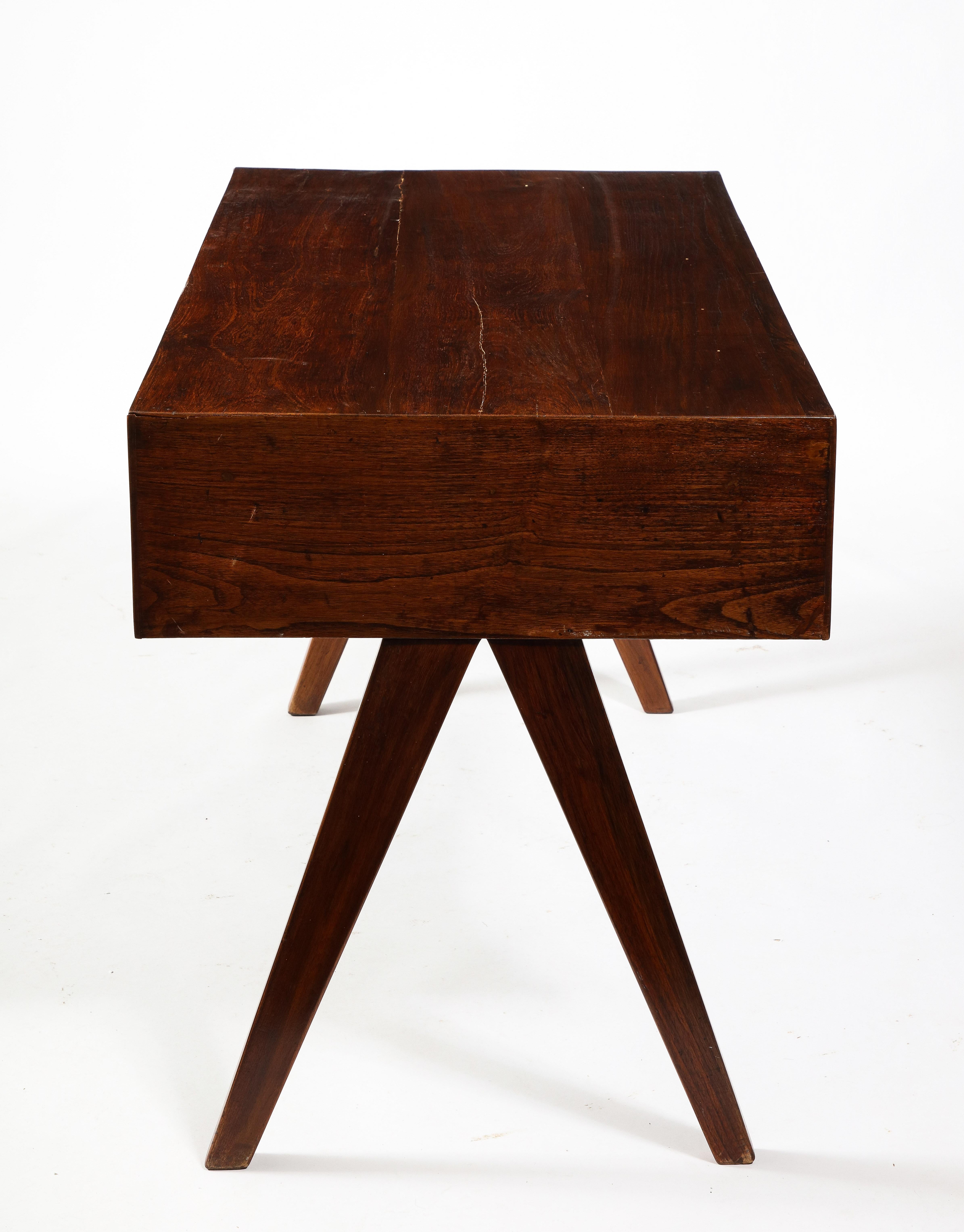 Pierre Jeanneret Stil Mid-Century 'Student' Kompass-Schreibtisch, Indien 1960er Jahre im Angebot 4