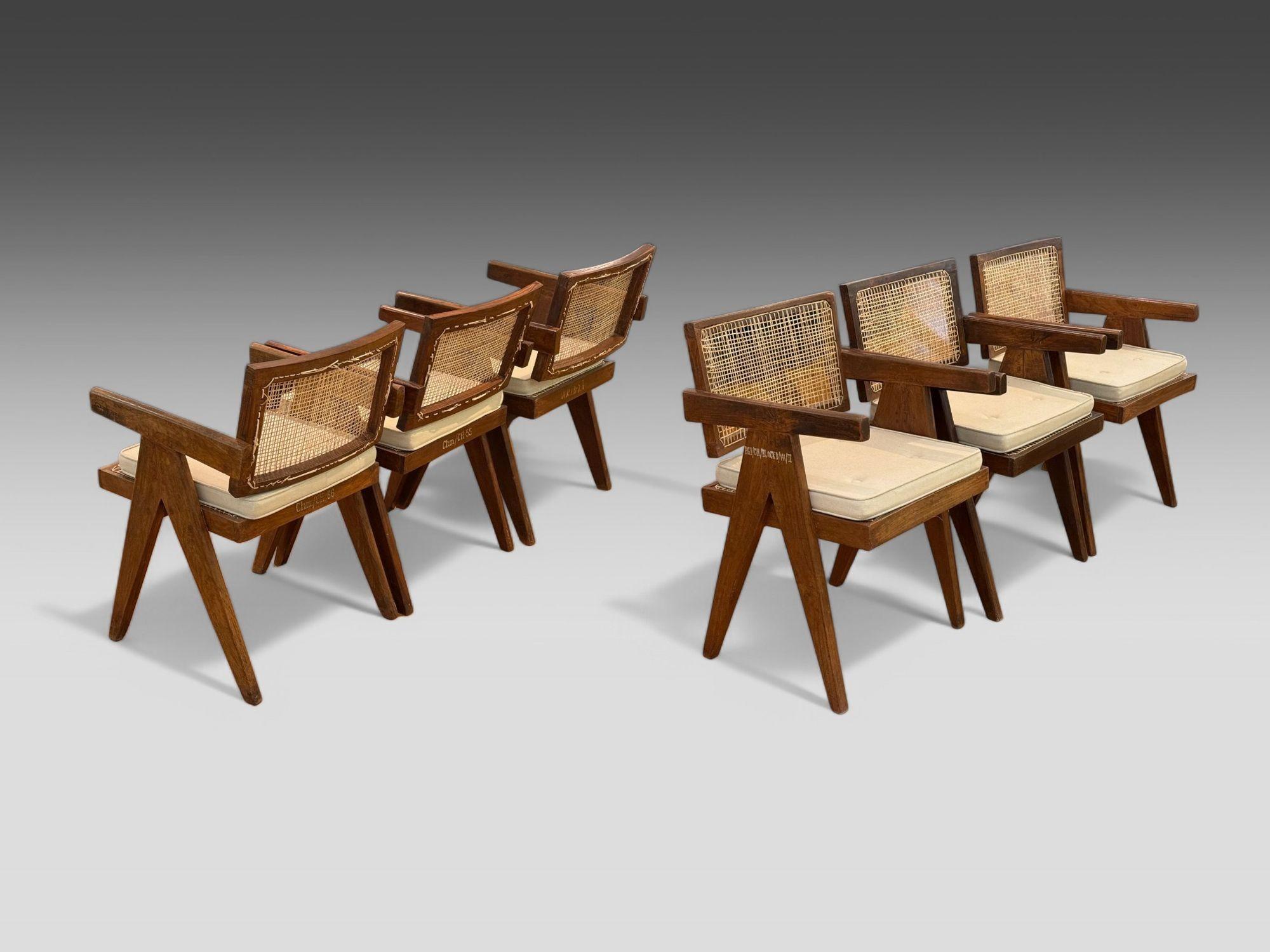 Pierre Jeanneret, Französisch, Mitte des Jahrhunderts, Sechs Esszimmerstühle mit schwimmender Rückenlehne, Chandigarh, Indien um 1960

Seltener Satz von 6 (sechs), Modell PJ-SI-28-A, schwimmende Rückenlehne Esszimmerstühle von Pierre Jeanneret ca.