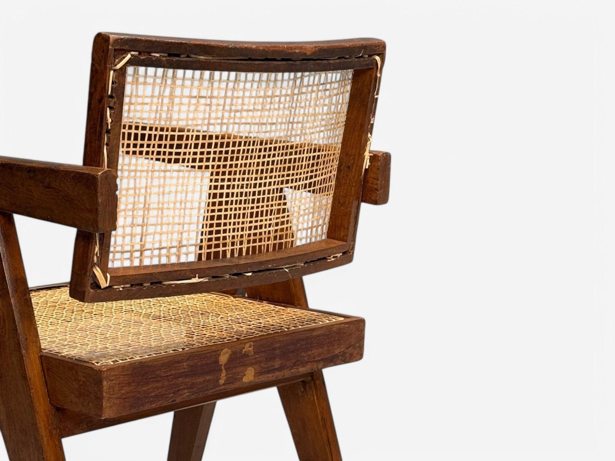 Pierre Jeanneret, Teakholz, Rohr, Sechs schwebende Esszimmerstühle mit schwebender Rückenlehne, Chandigarh, 1960er Jahre im Angebot 1