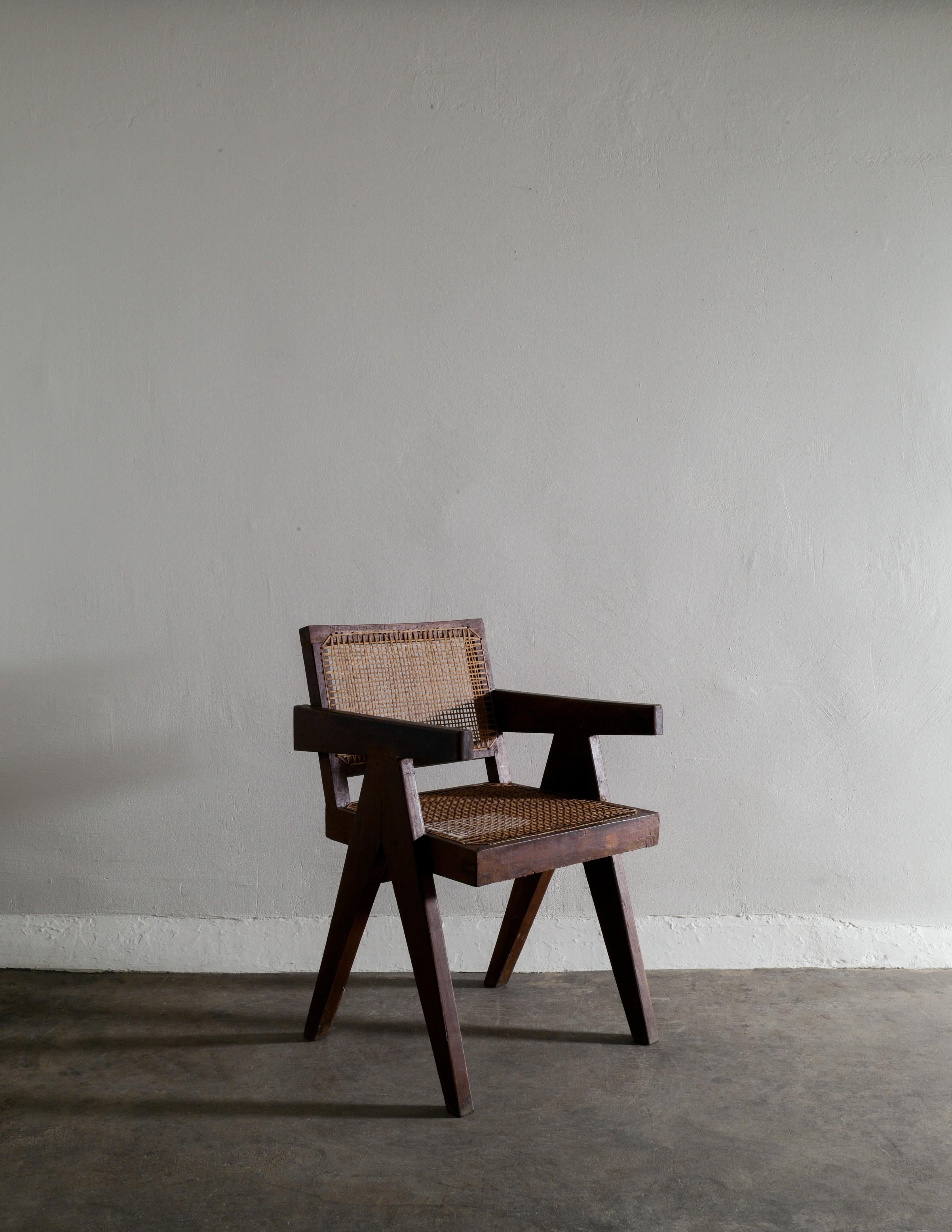 Pierre Jeanneret „Bürostuhl“ aus Teakholz aus der Mitte des Jahrhunderts für Chandigarh, Indien, 1950er Jahre (Indisch) im Angebot