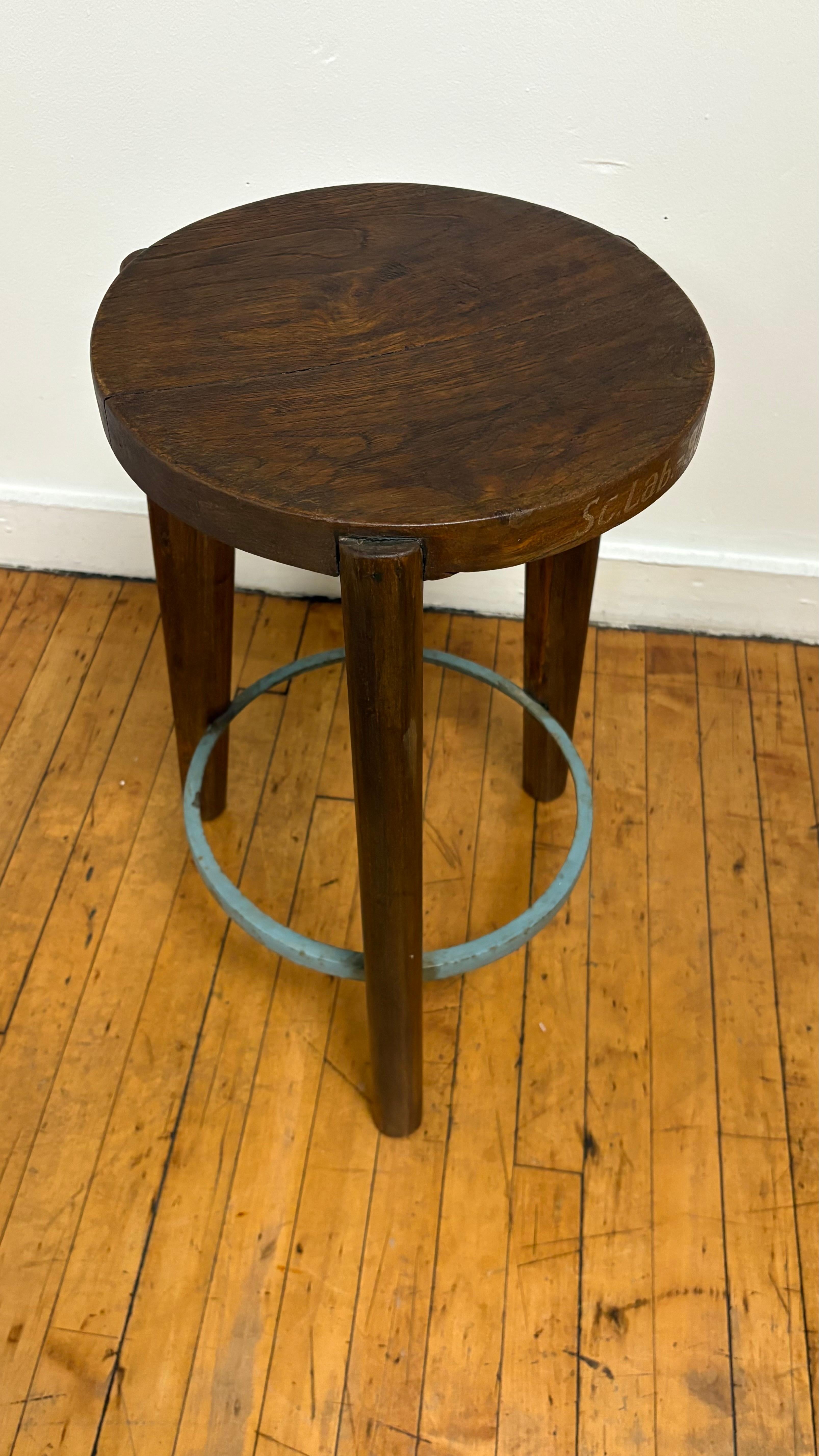 Sgabello ad anello in teak Pierre Jeanneret in vendita 2