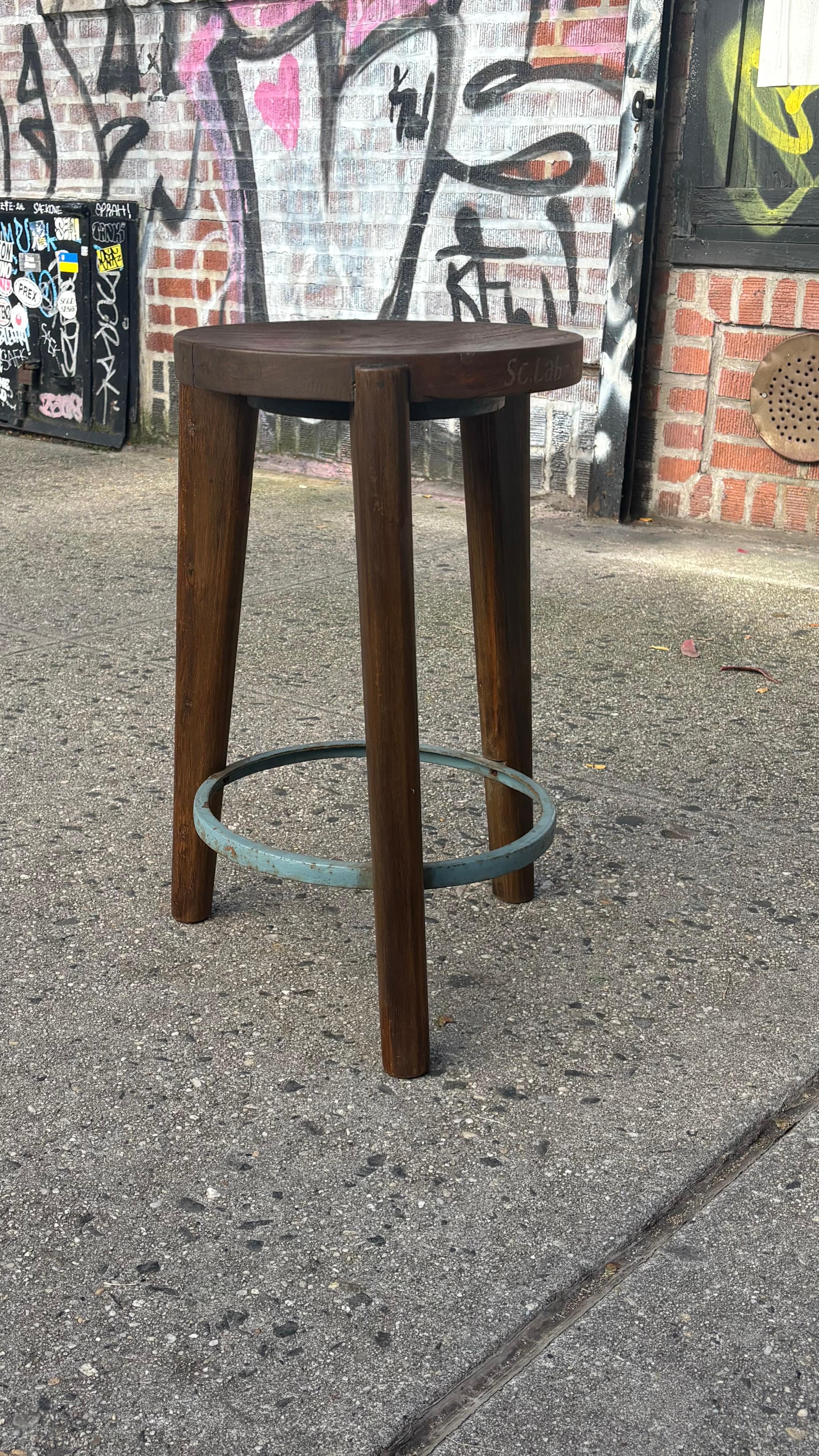 Sgabello ad anello in teak Pierre Jeanneret in vendita 5