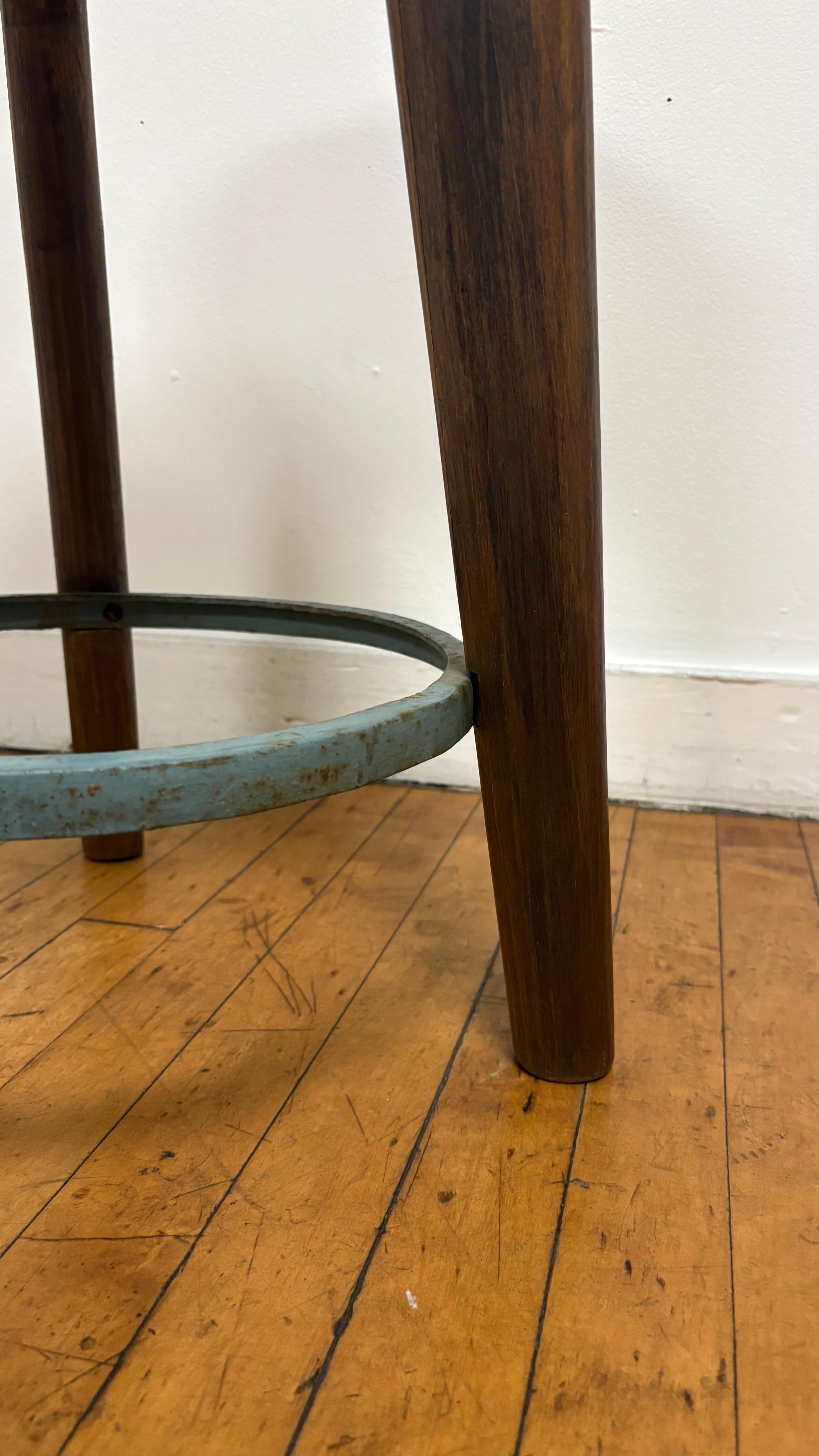 Indiano Sgabello ad anello in teak Pierre Jeanneret in vendita