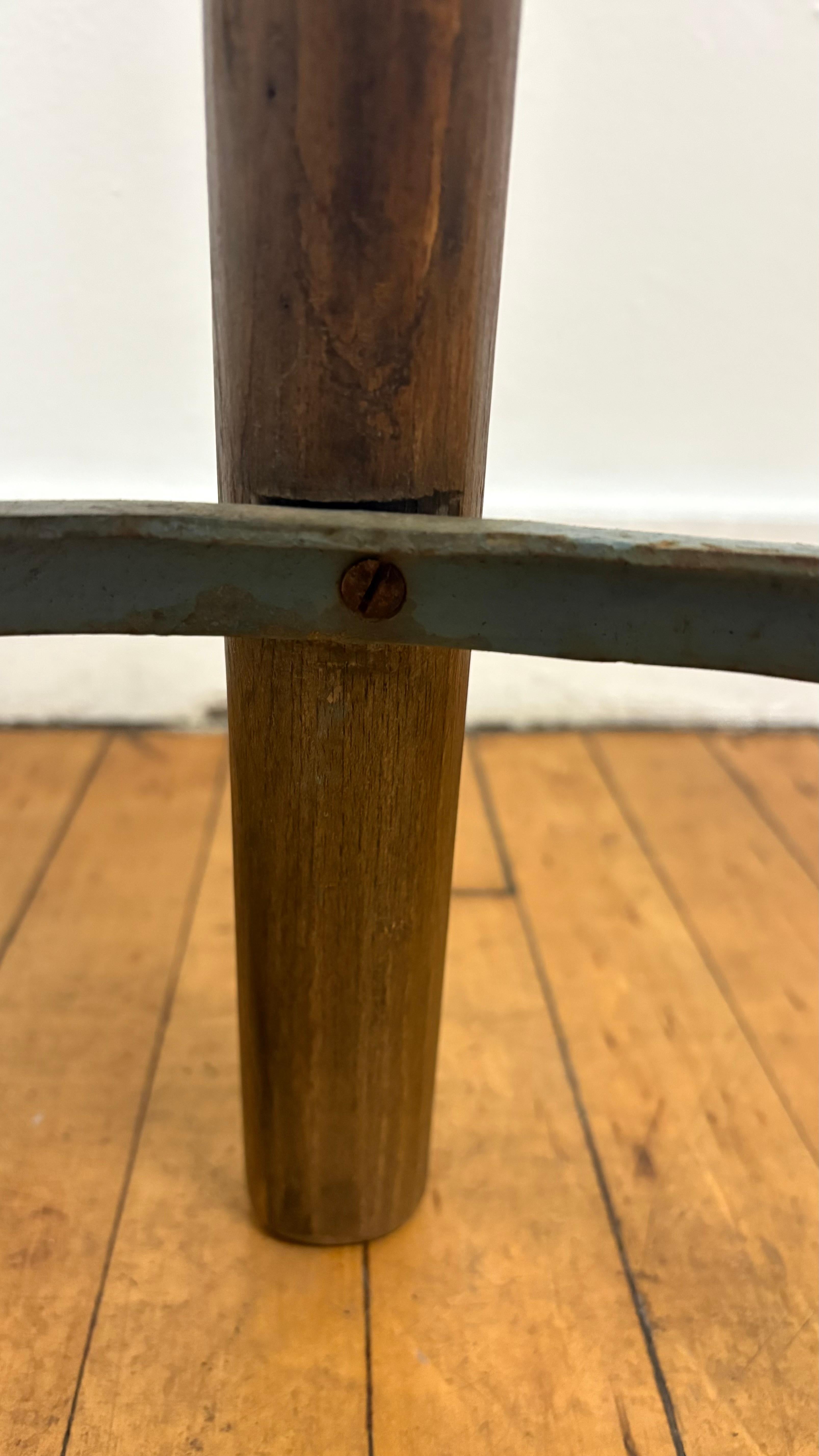 Teak Sgabello ad anello in teak Pierre Jeanneret in vendita