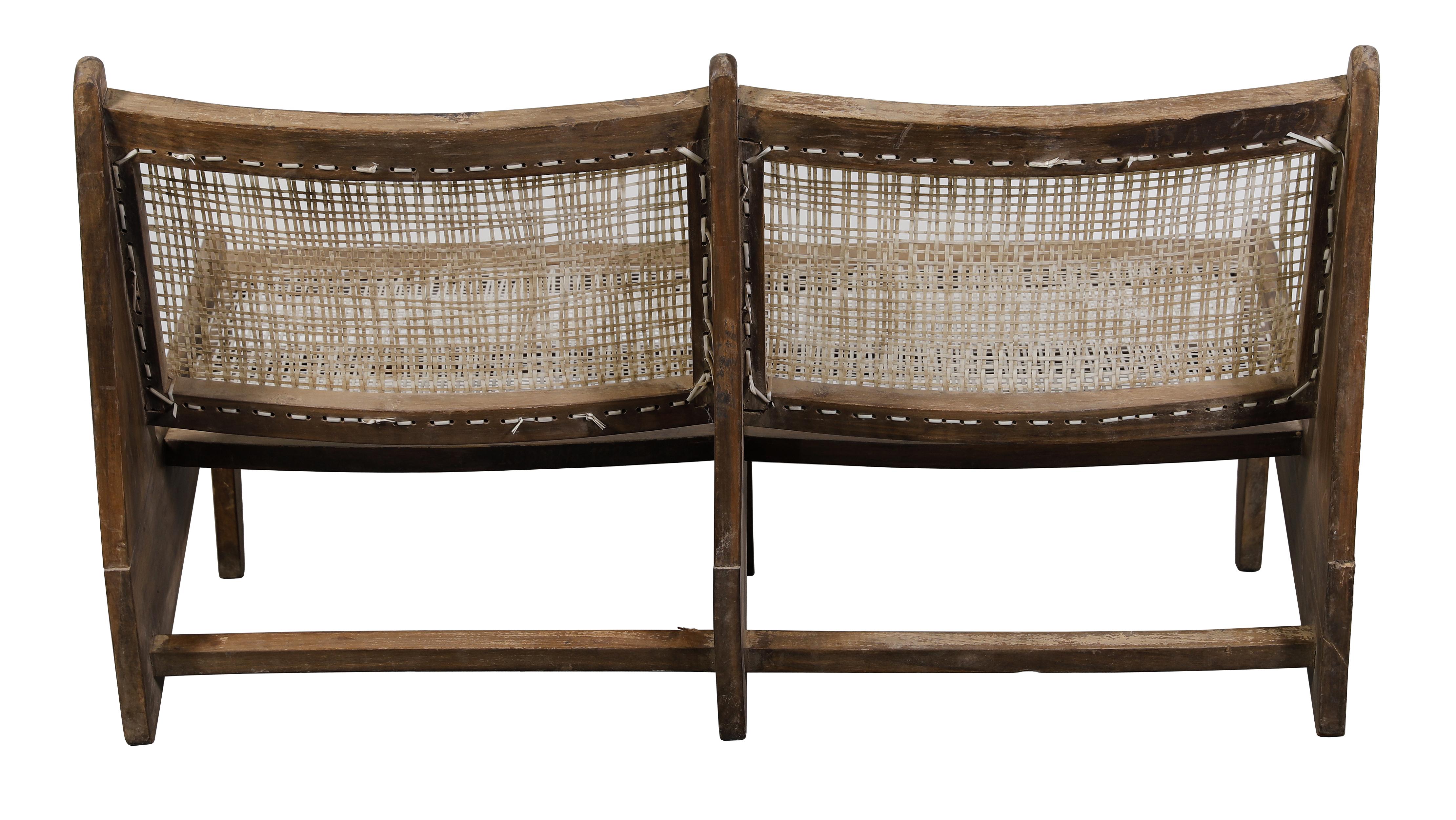 Pierre Jeanneret Zweisitziger Känguru-Sessel (Indisch) im Angebot